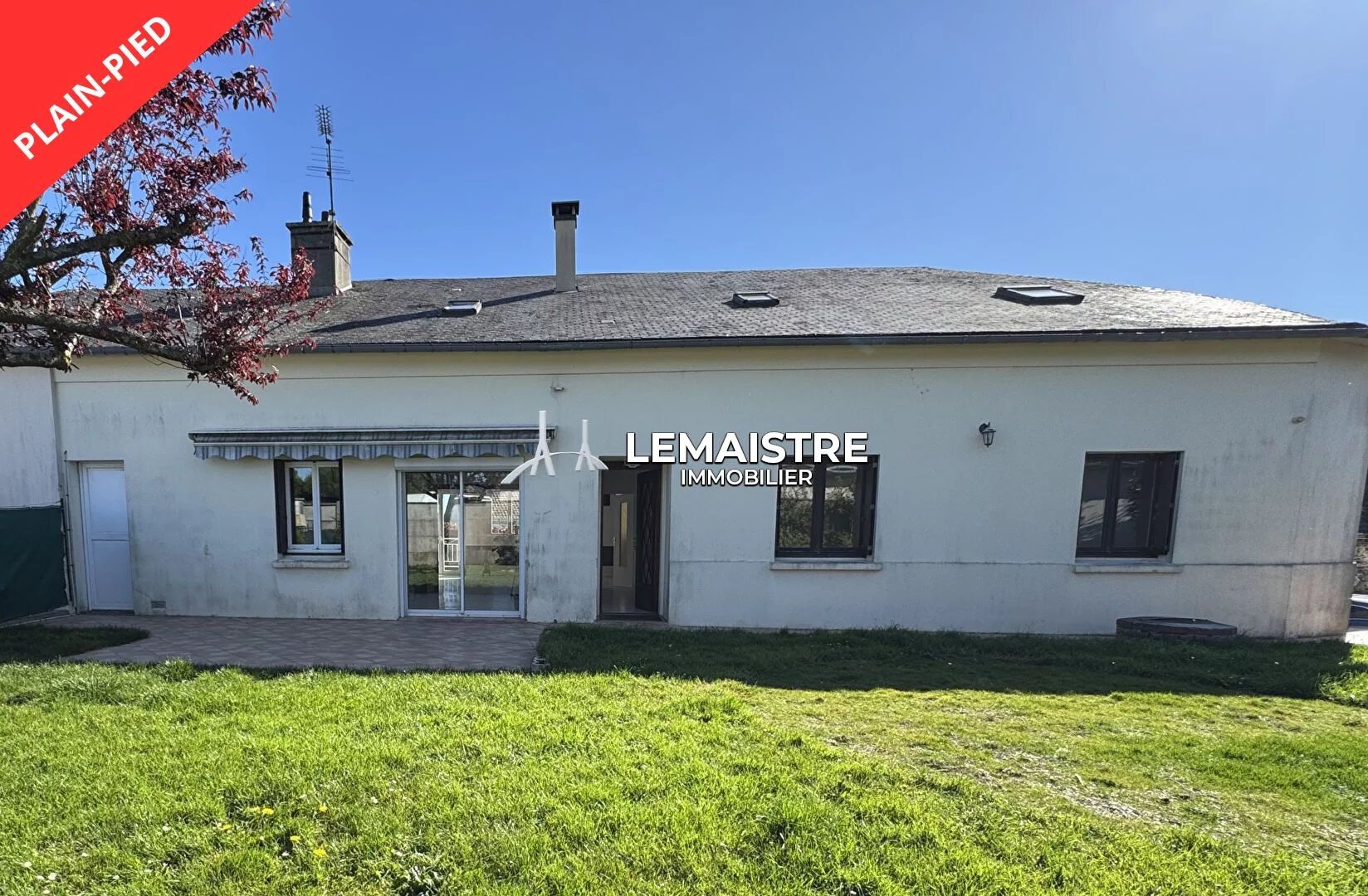 Maison à vendre - Goderville centre - 4 chambres - Plain-pied - Double garage - Jardin