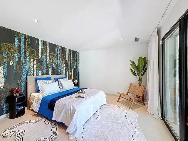 Roquefort Les Pins - One-storey villa - 5 bedrooms plus a studio - picture 10