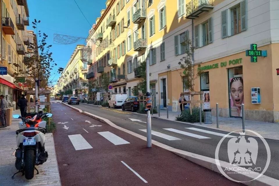 Commerce/Bureau  - Commerce -  Bail Commercial  - 3 pièces  - 90.0 m2 -