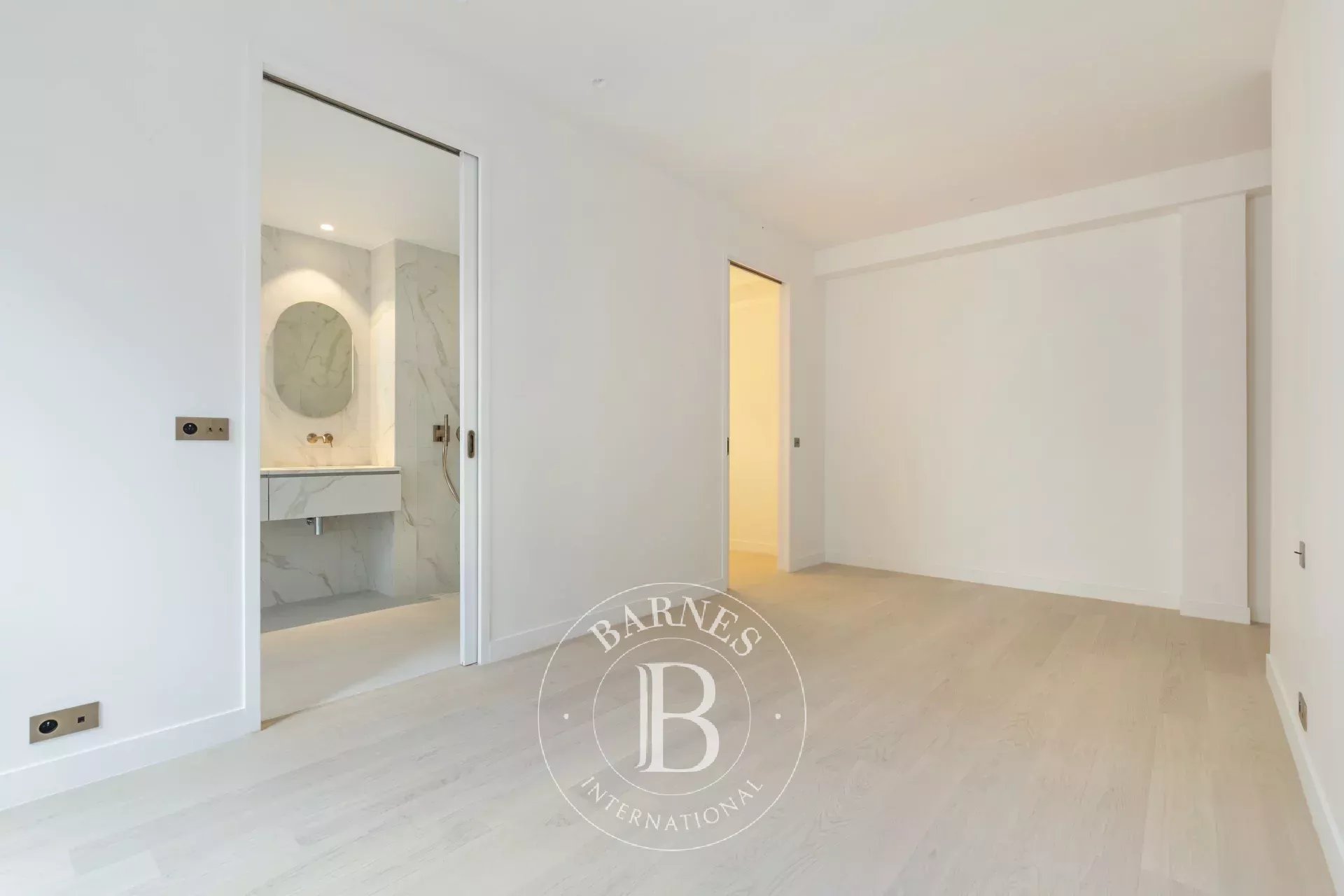 Daire Paris 8ème - picture 8