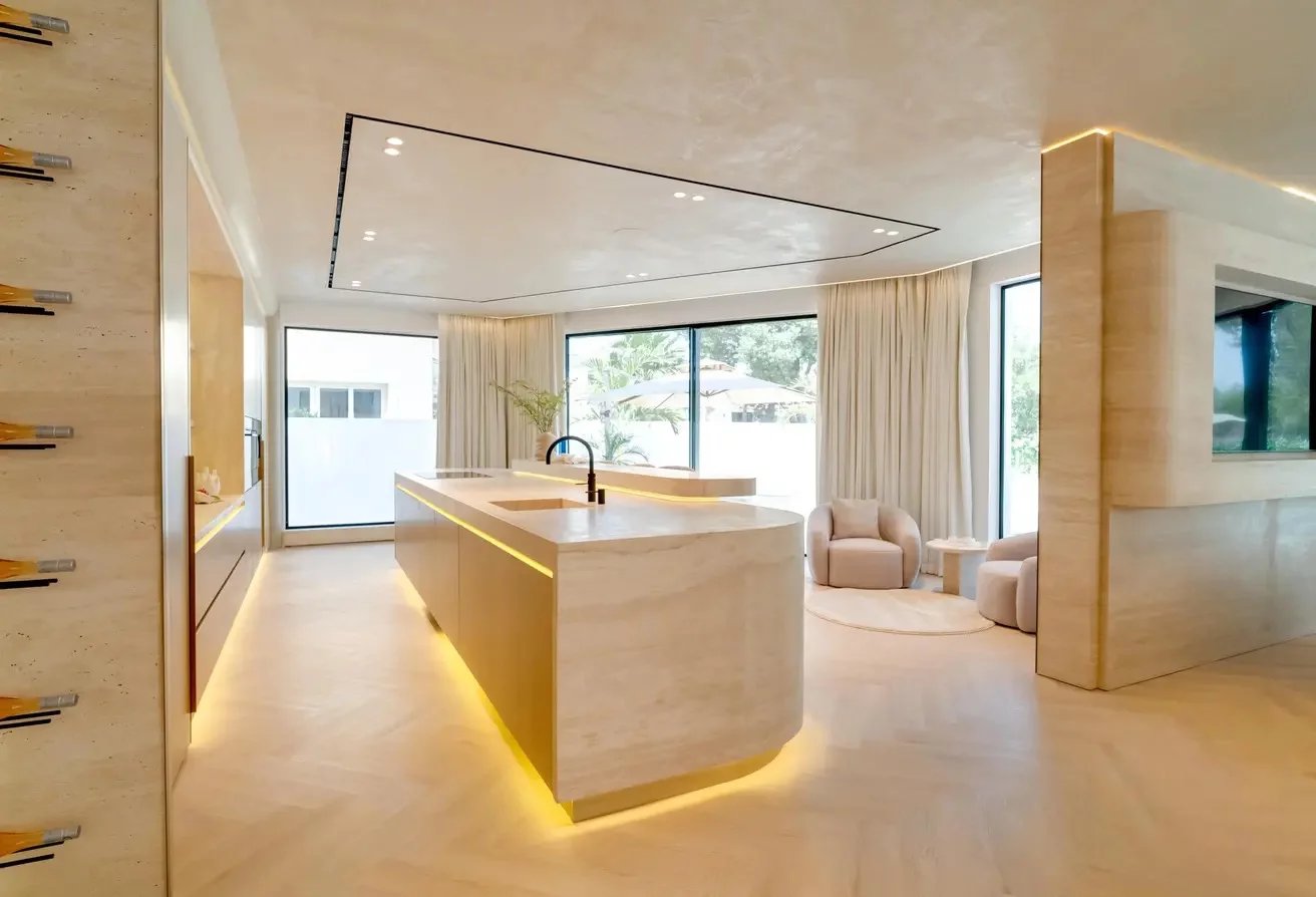 Fully Furnished 5-Bedroom Luxury Villa with Golf Views