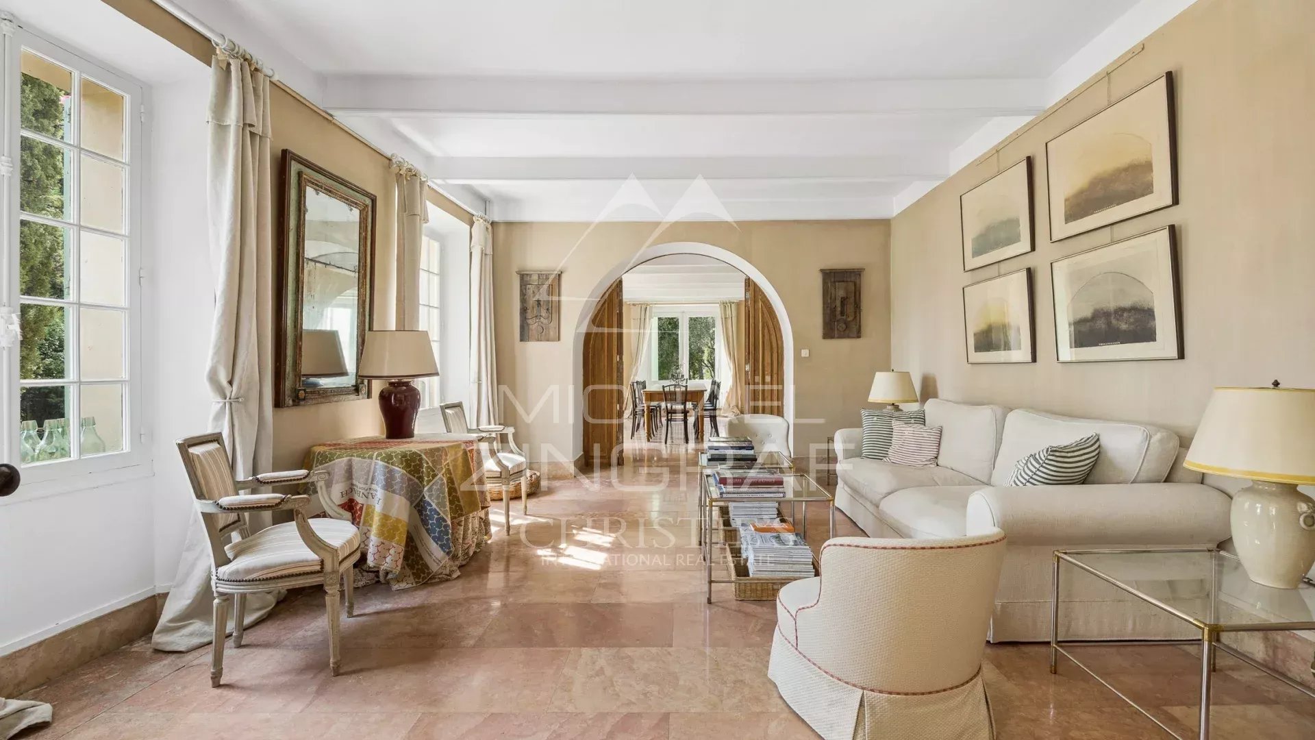 6 Bedroom Villa/Townhouse's Image 3