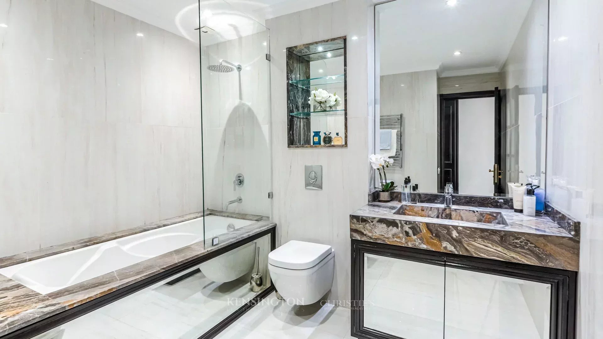 4 Bedroom Villa/Townhouse's Image 8