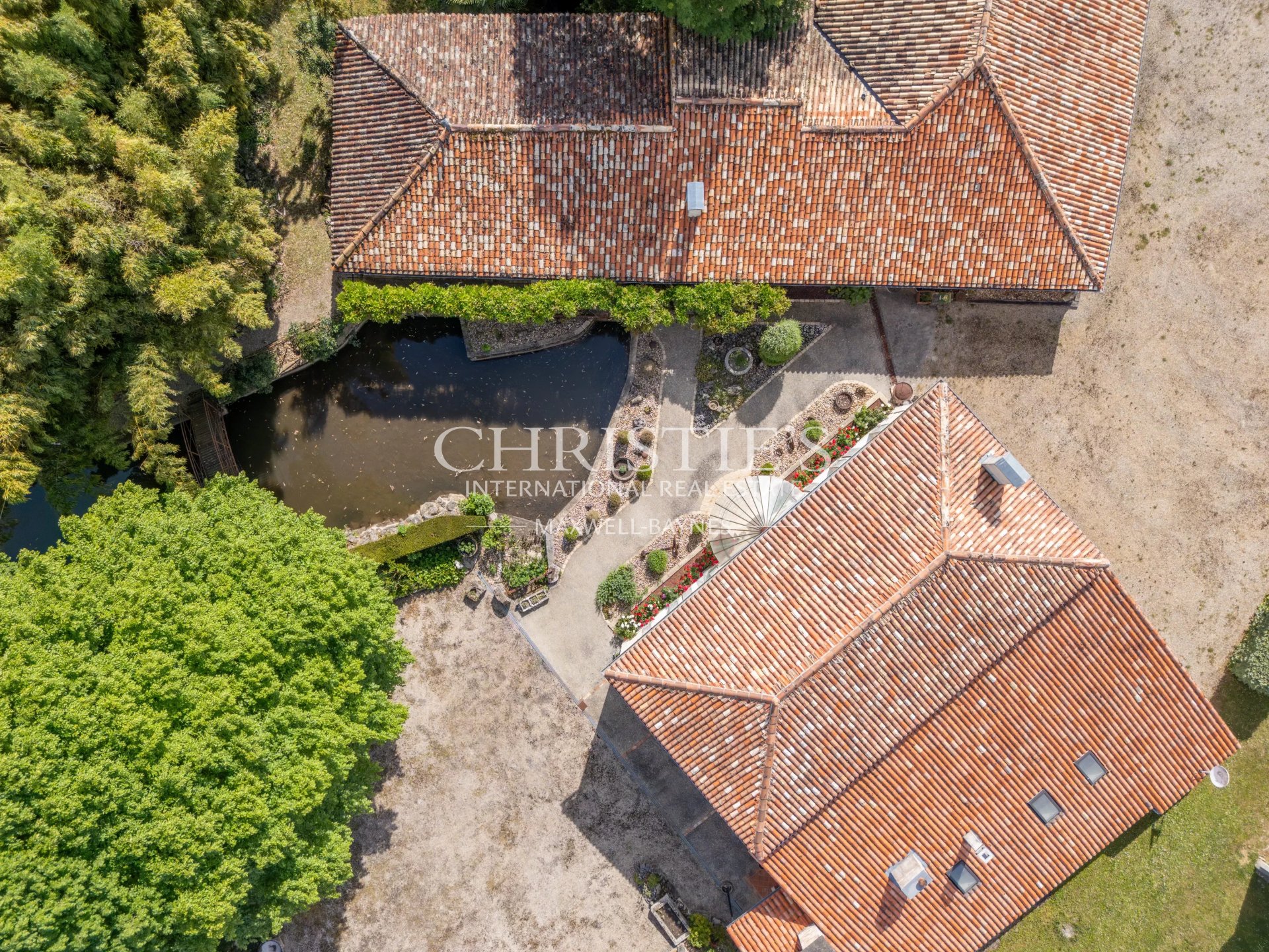 13 Bedroom Villa/Townhouse's Image 38