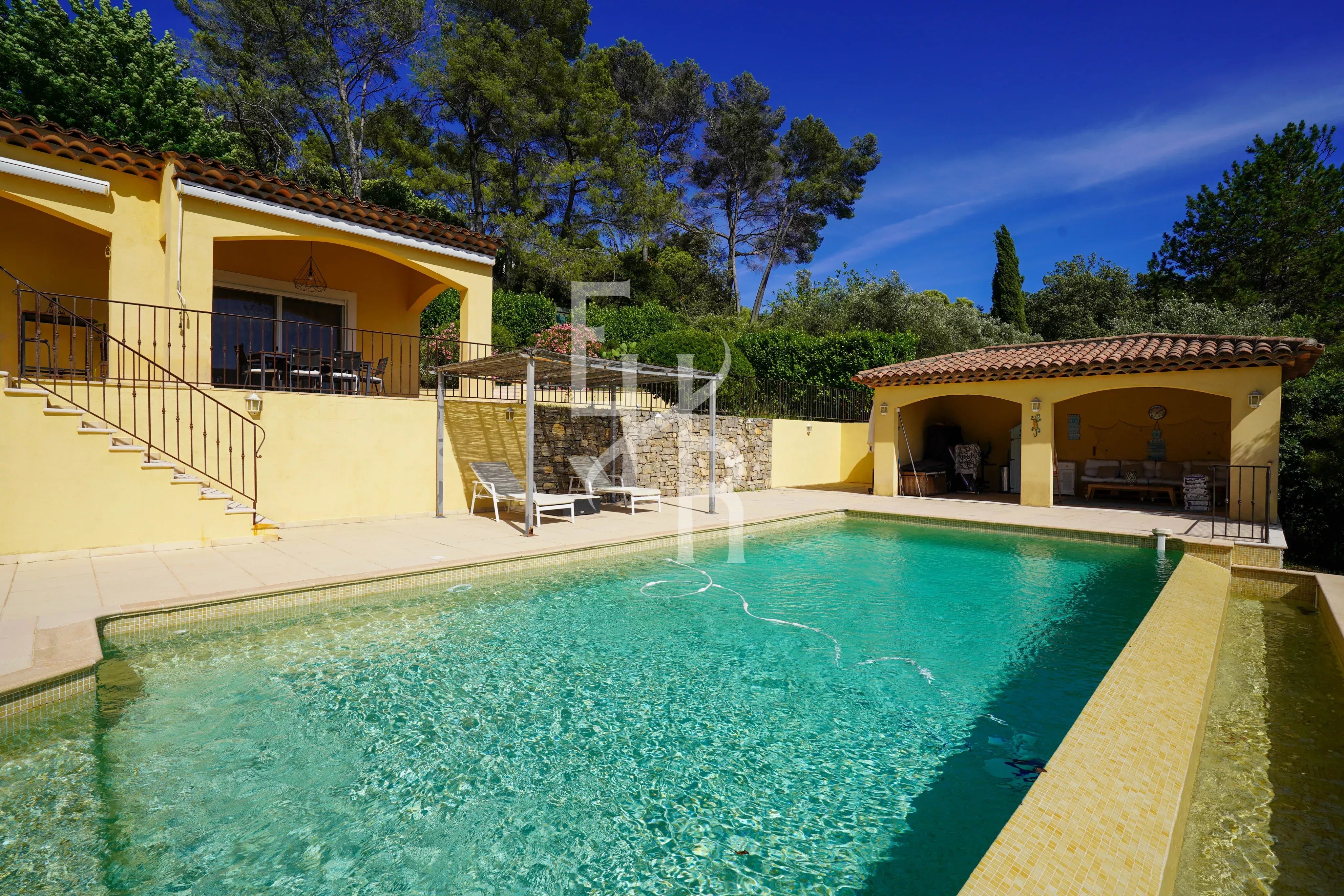 Villa in Mougins in begehrter Lage mit Panoramablick