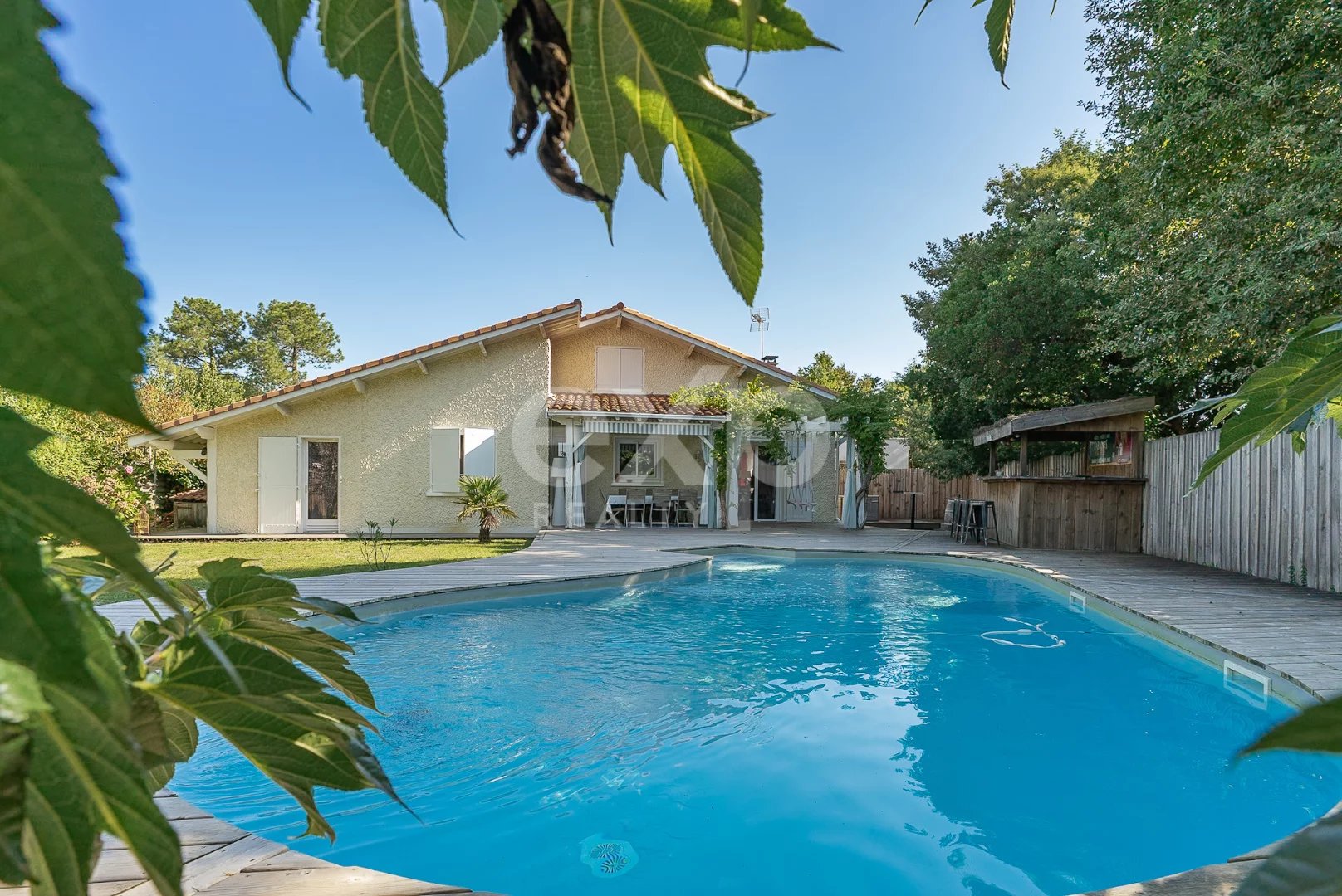 À Vendre – Villa 200 m² à Andernos avec Piscine et Dépendance