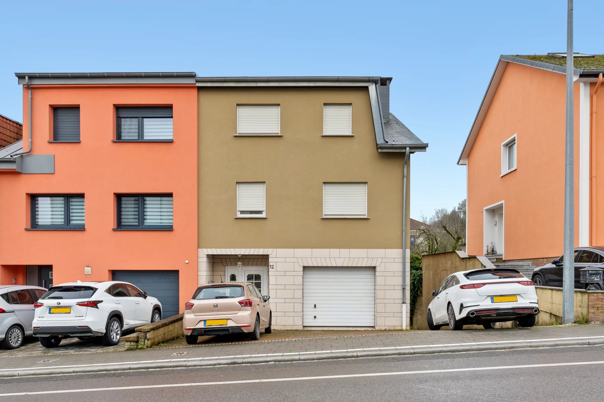 À VENDRE - Duplex 2 chambres avec terrasse et nombreux parkings - Soleuvre