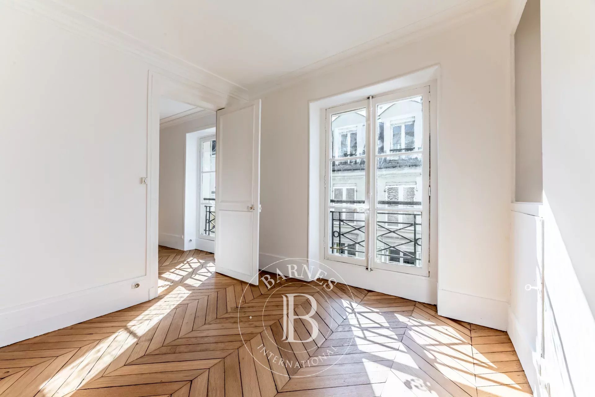 Daire Paris 8ème - picture 8