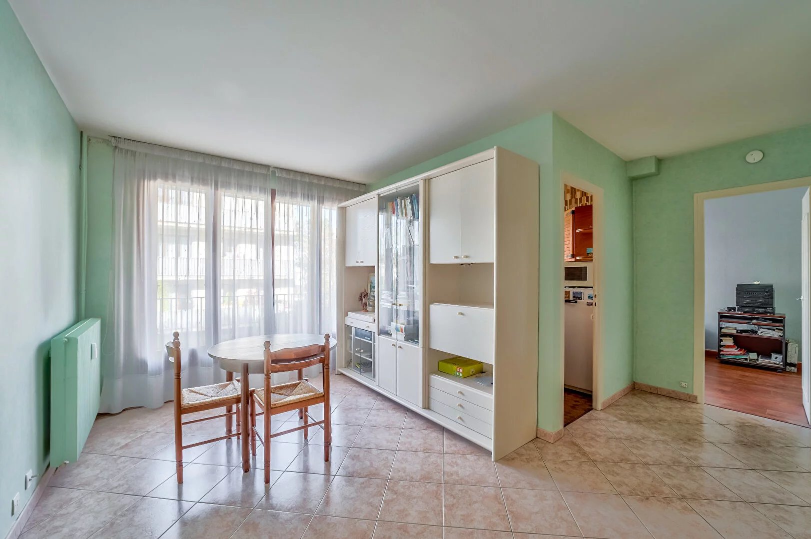 CLAMART - 2 PIÈCES DE 43 m² AVEC GRAND BALCON, CALME ET VERDURE