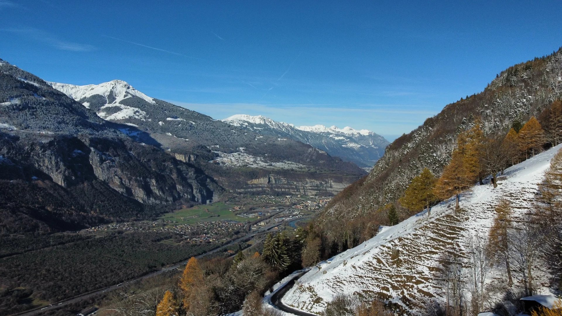 Vue panoramique sur le Mont-Blanc et la Cime de l'Est