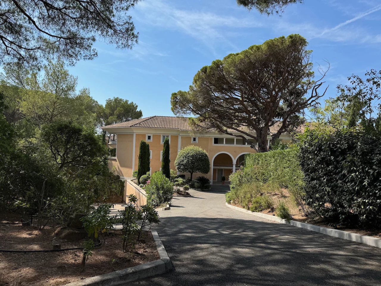 Appartement au dernier étage dans un beau domaine à St. Raphaël/Valescure  