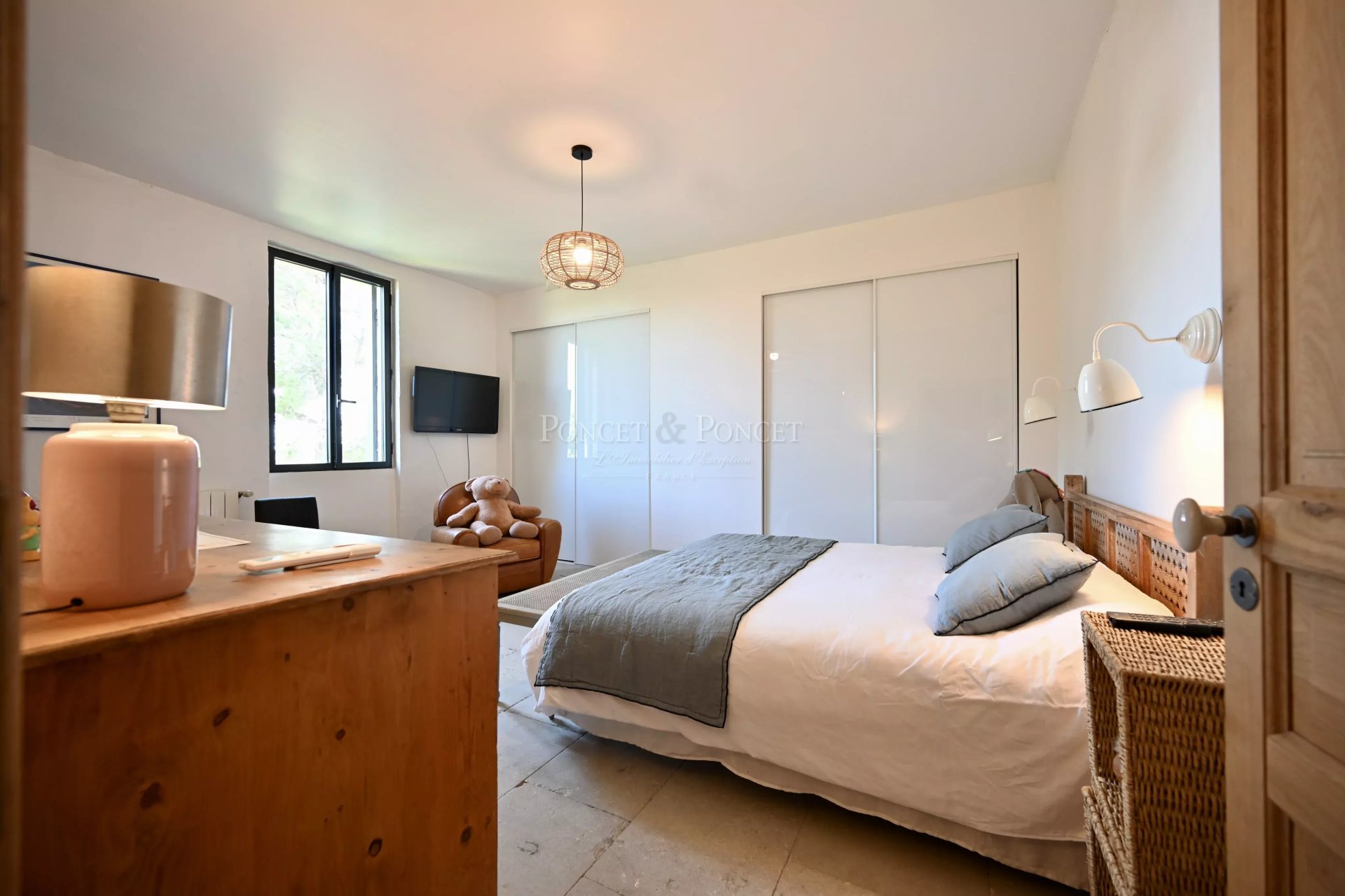 10 Bedroom Villa/Townhouse's Image 20