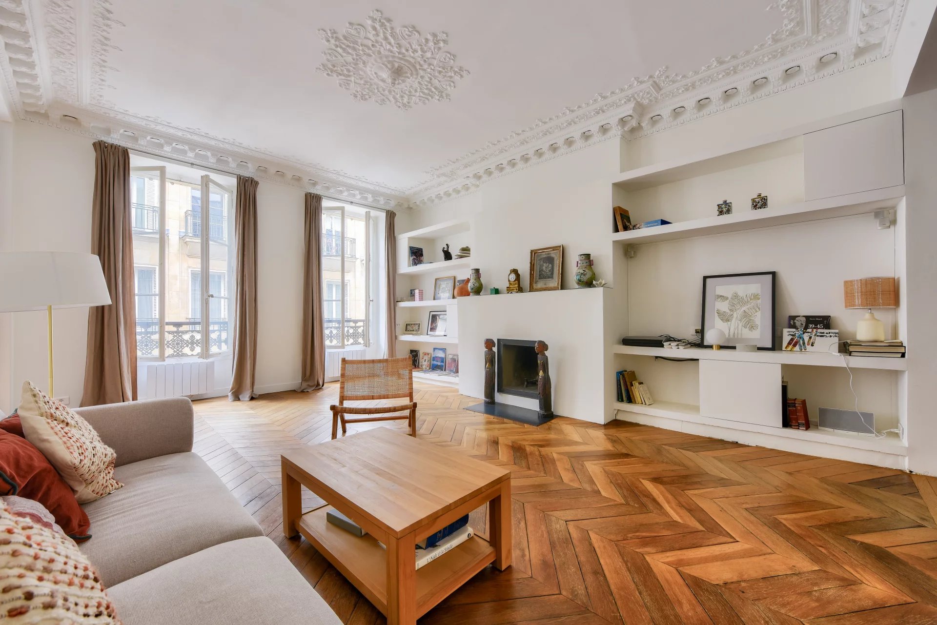 Sale Apartment Paris 8th