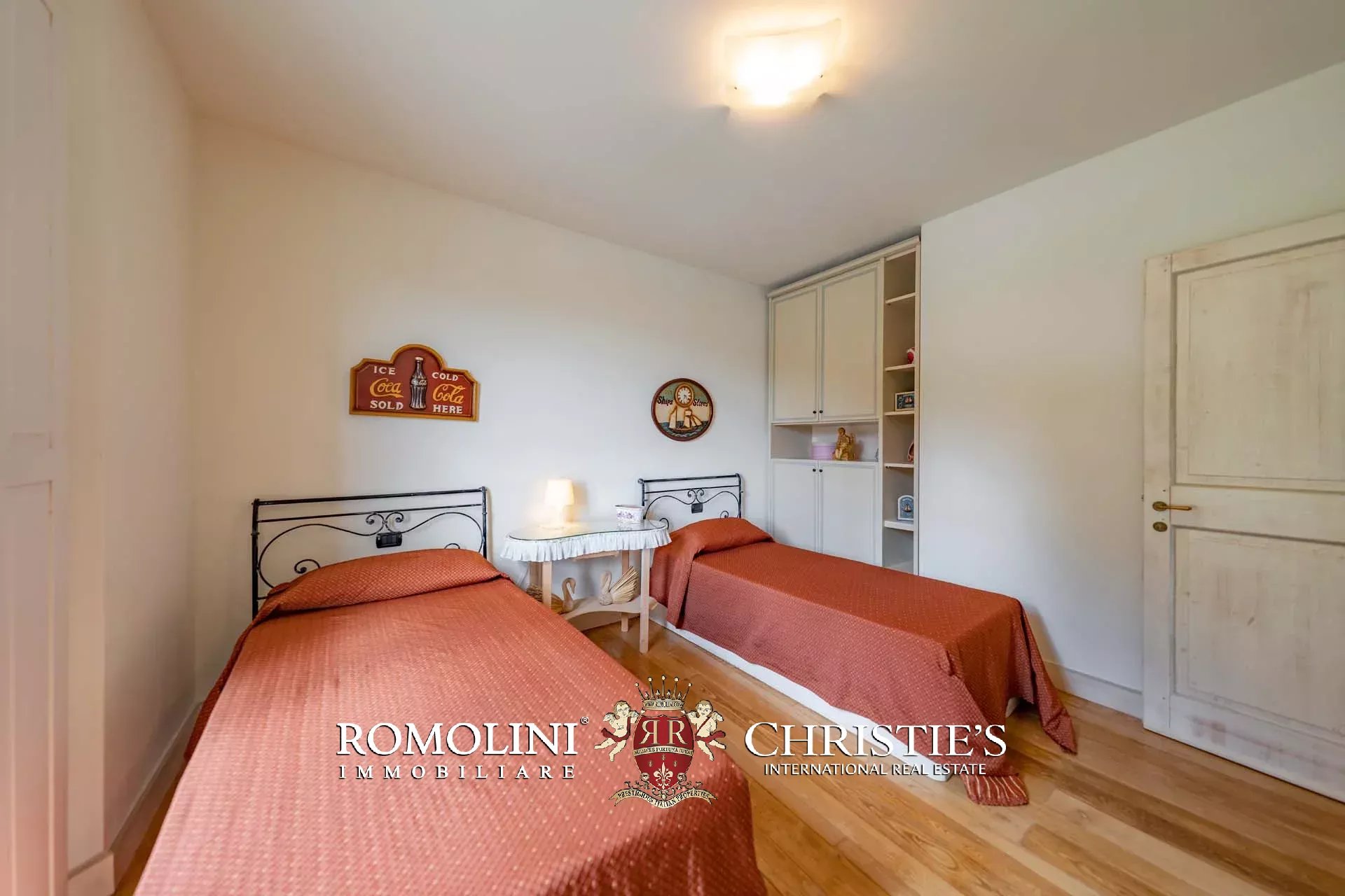 10 Bedroom Villa/Townhouse's Image 100