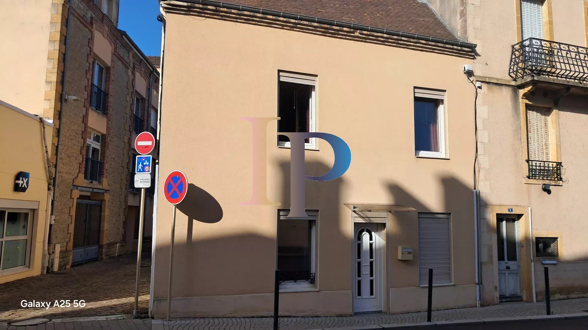 MAISON DE VILLE HYPER CENTRE PARAY LE MONIAL