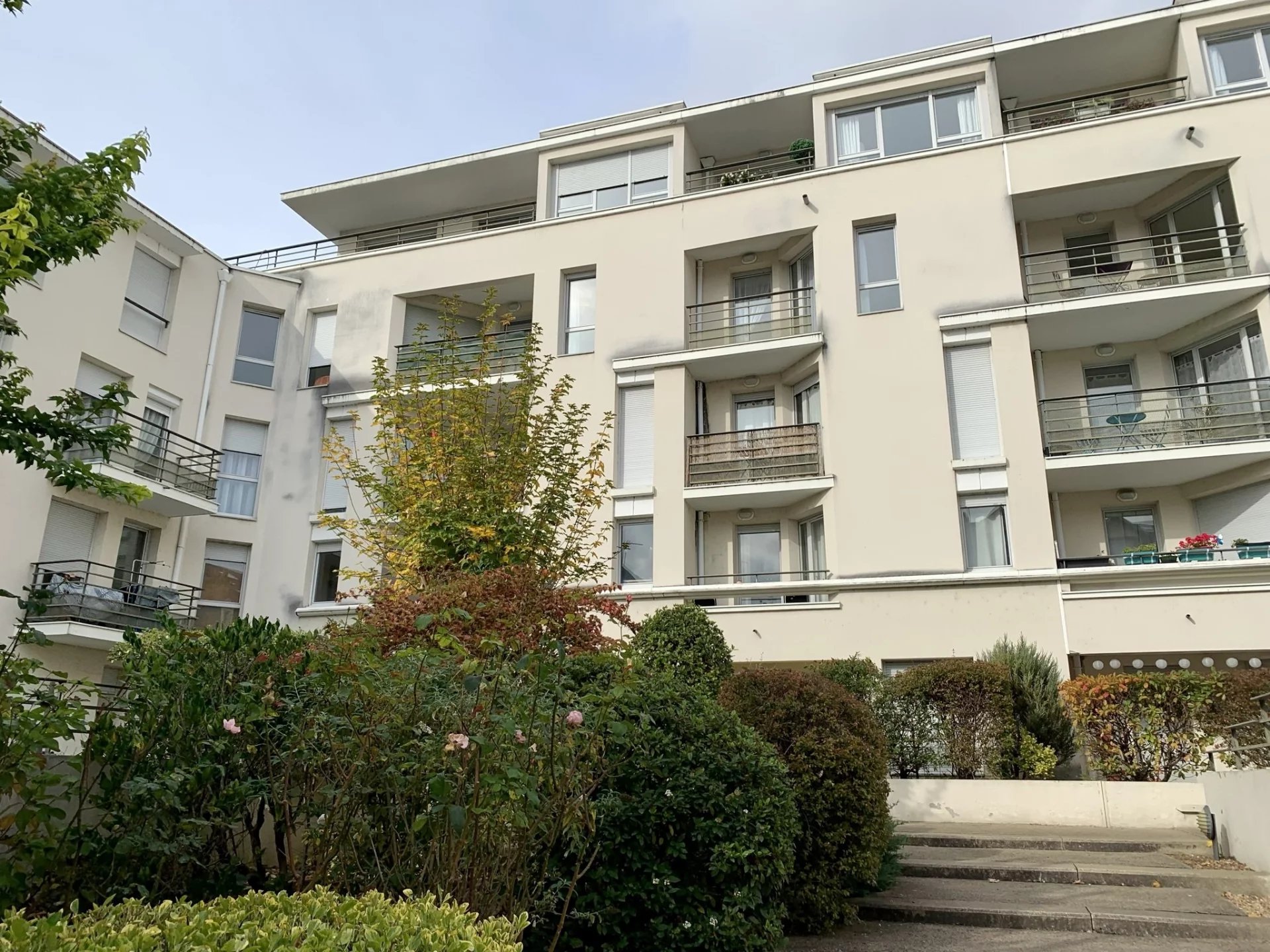 ORLEANS HYPERCENTRE T2 MEUBLE, A LOUER AVEC BOX FERME