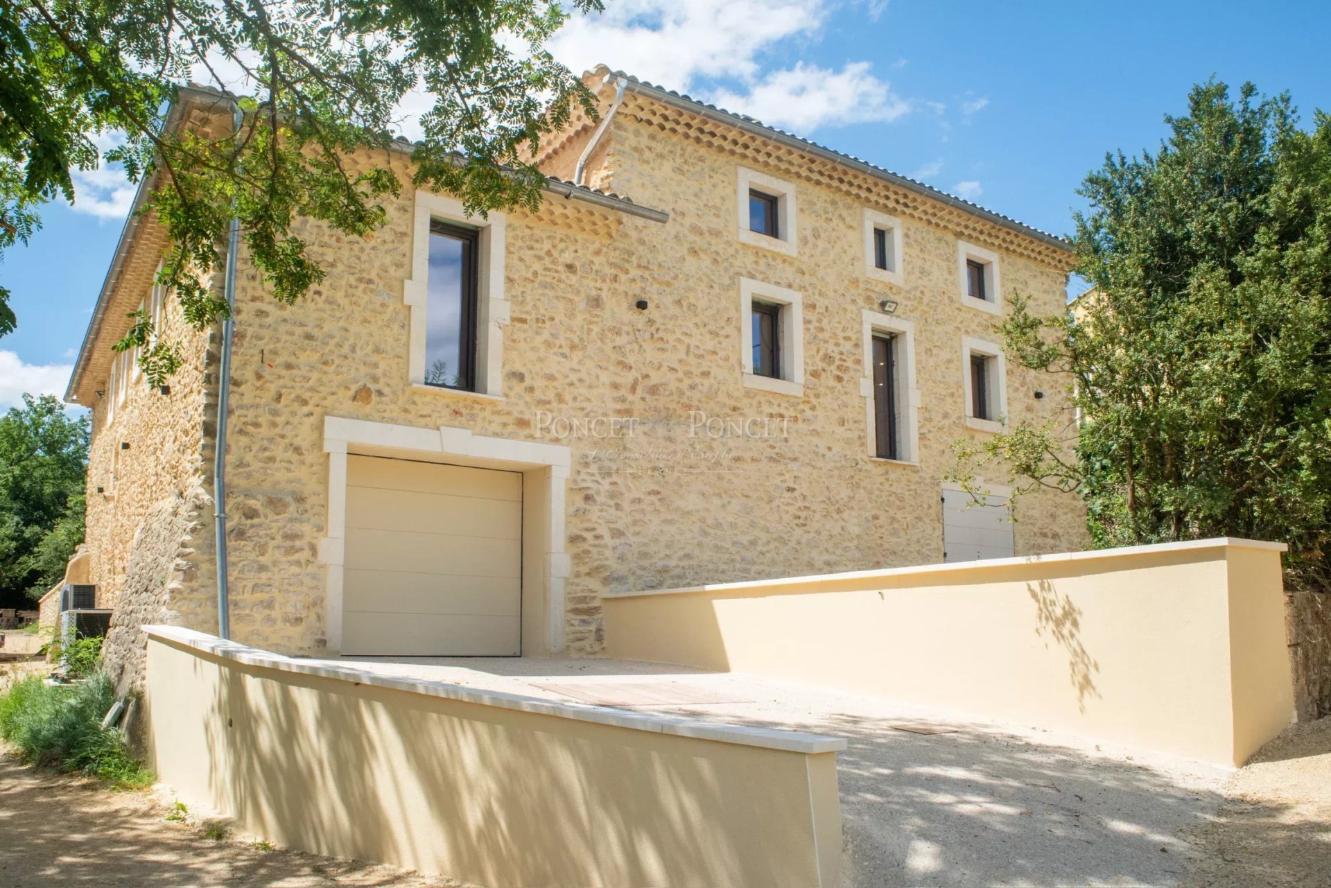 6 Bedroom Villa/Townhouse's Image 15