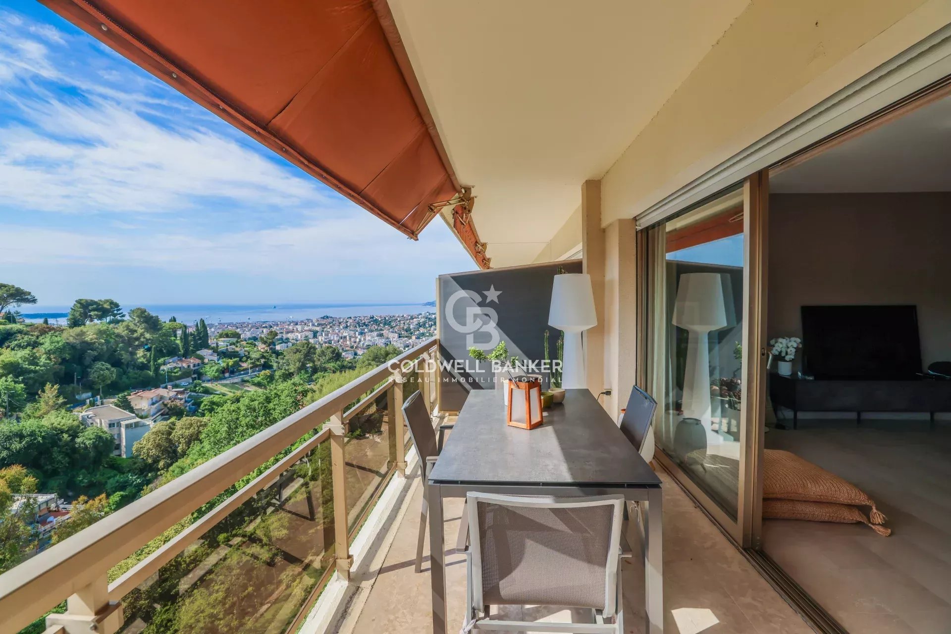 Bel appartement de 85 m² vue collines et mer