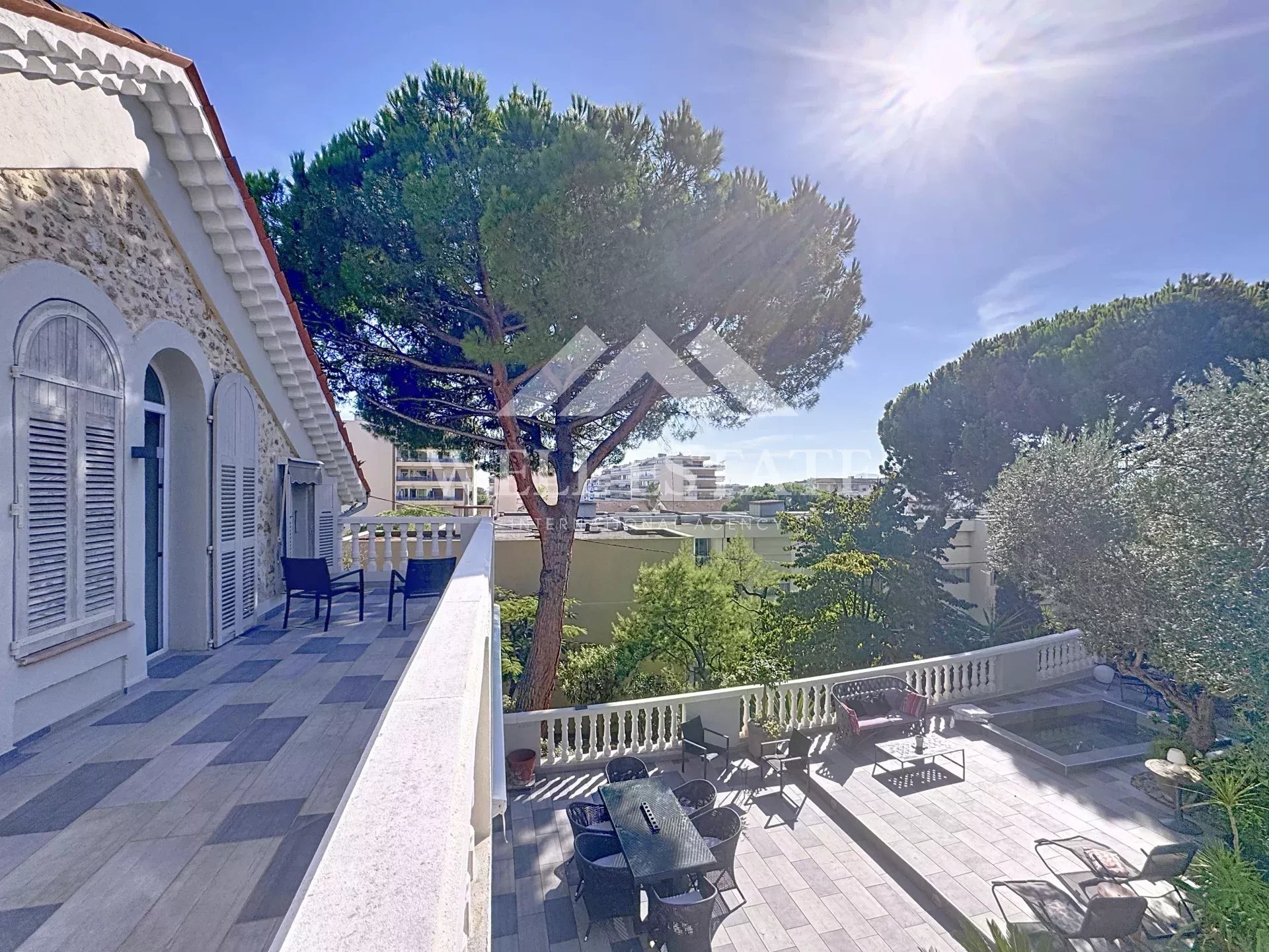 Agence immobilière de 