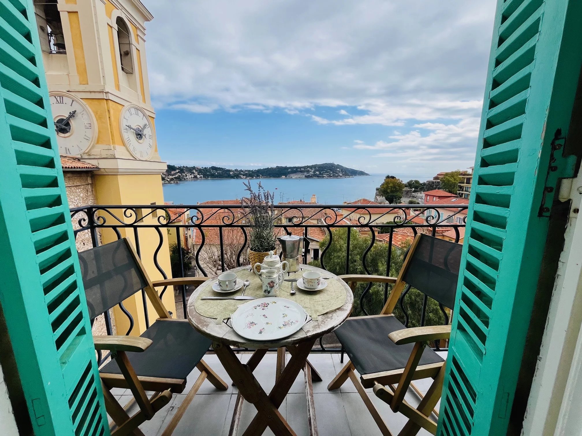 MAGNIFICENT 2/3 ROOM APARTMENT ON THE TOP FLOOR, PANORAMIC SEA VIEW, 2 BALCONIES, CROSSING