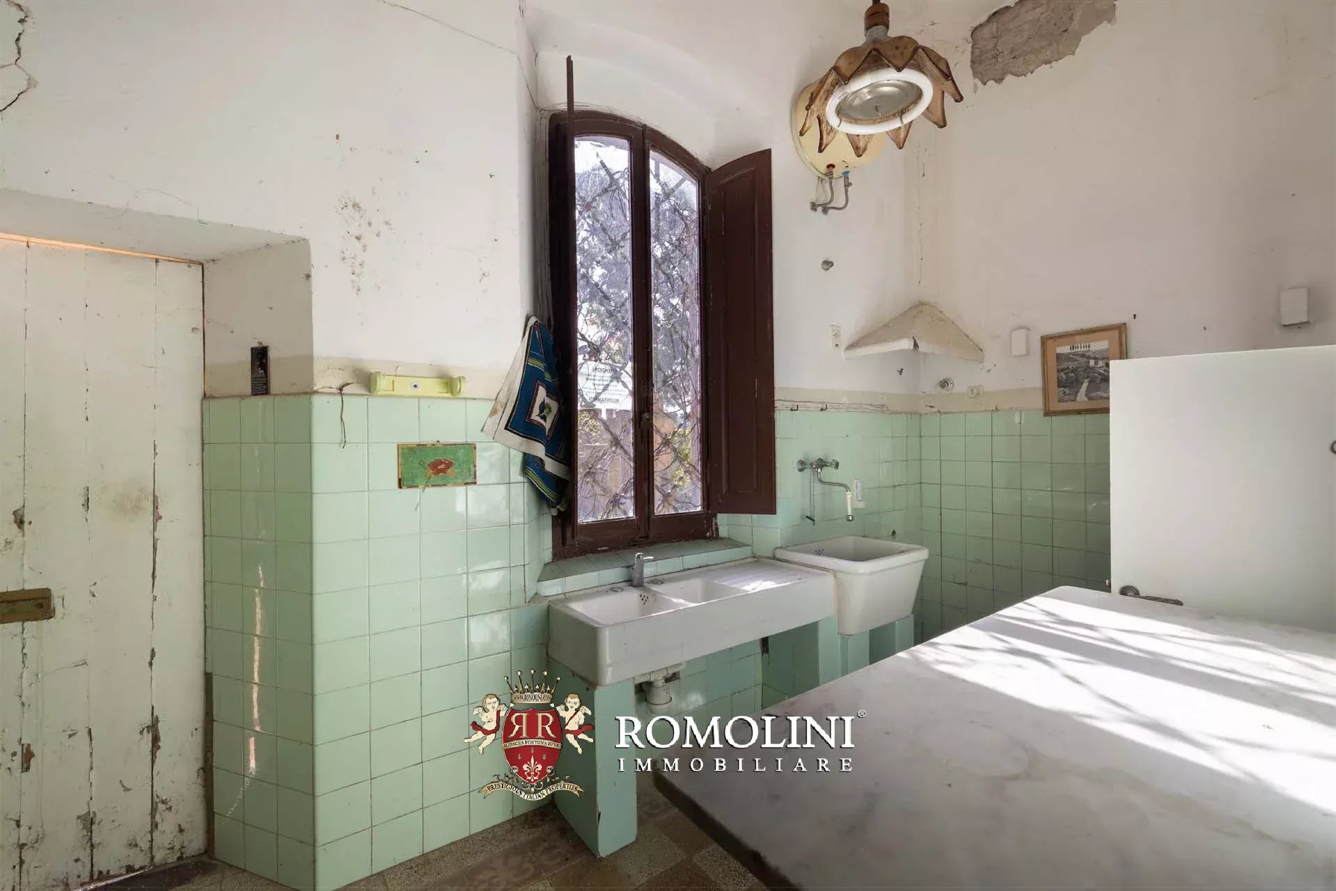 6 Bedroom Chateau's Image 42