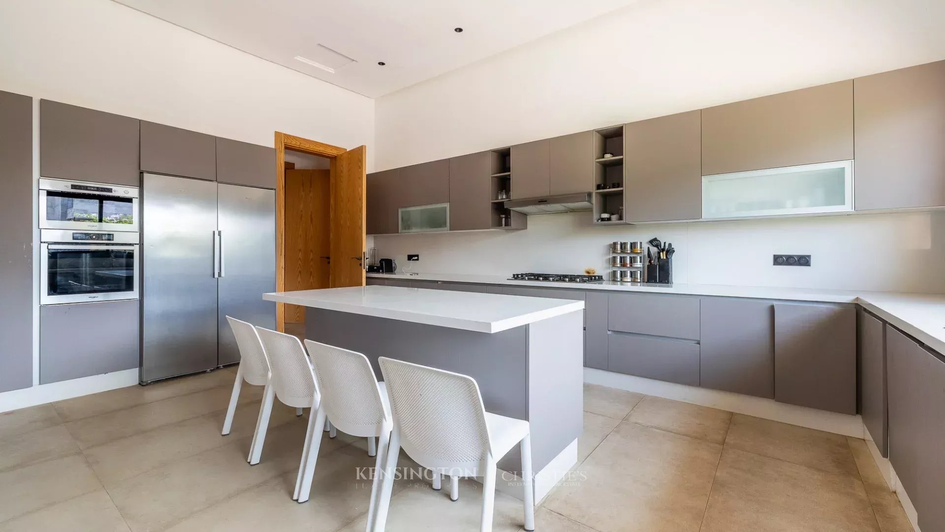 4 Bedroom Villa/Townhouse's Image 21
