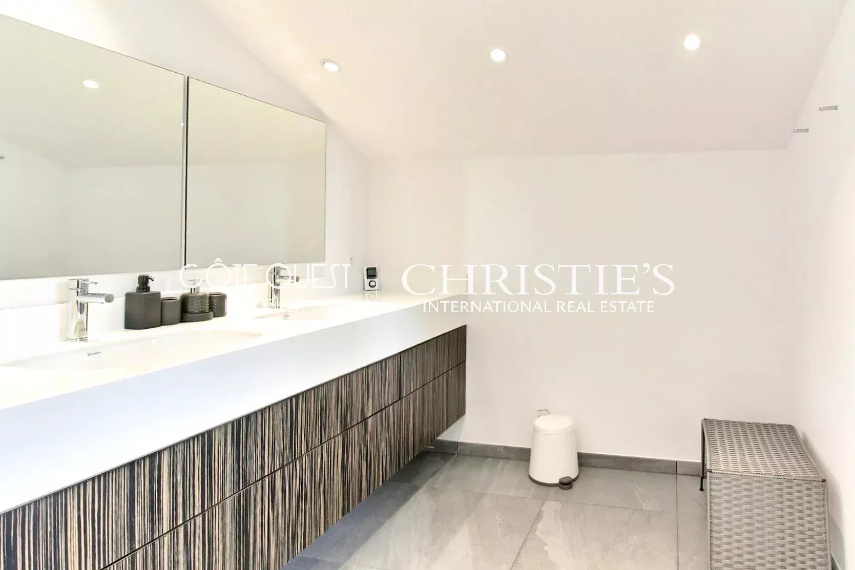 4 Bedroom Villa/Townhouse's Image 7