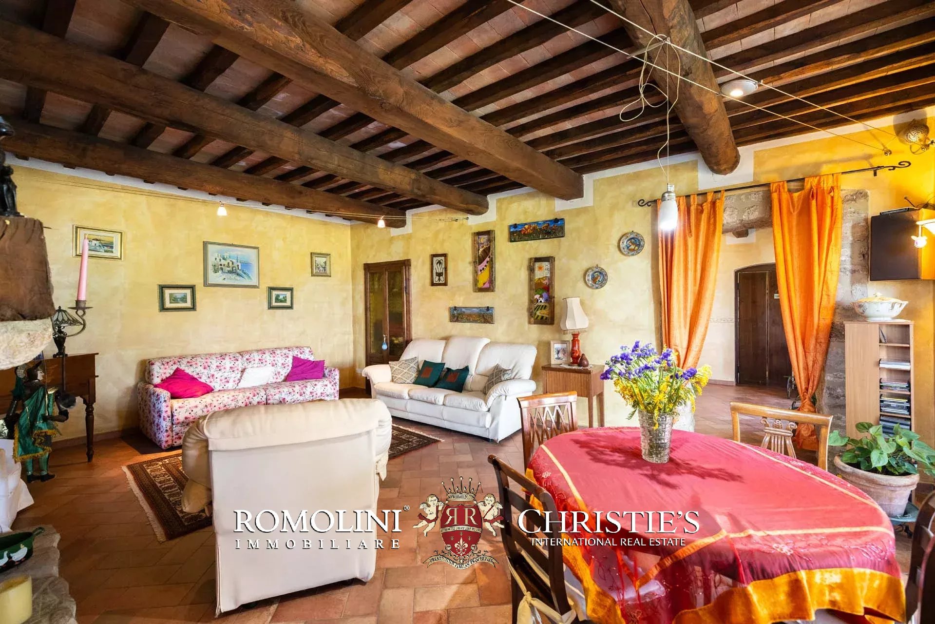6 Bedroom Villa/Townhouse's Image 25