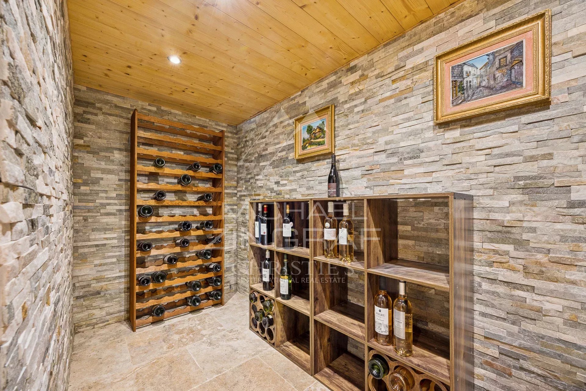 4 Bedroom Villa/Townhouse's Image 6