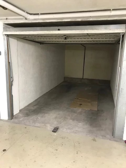 Juan Les Pins, Garage fermé 11.75m² A LOUER
