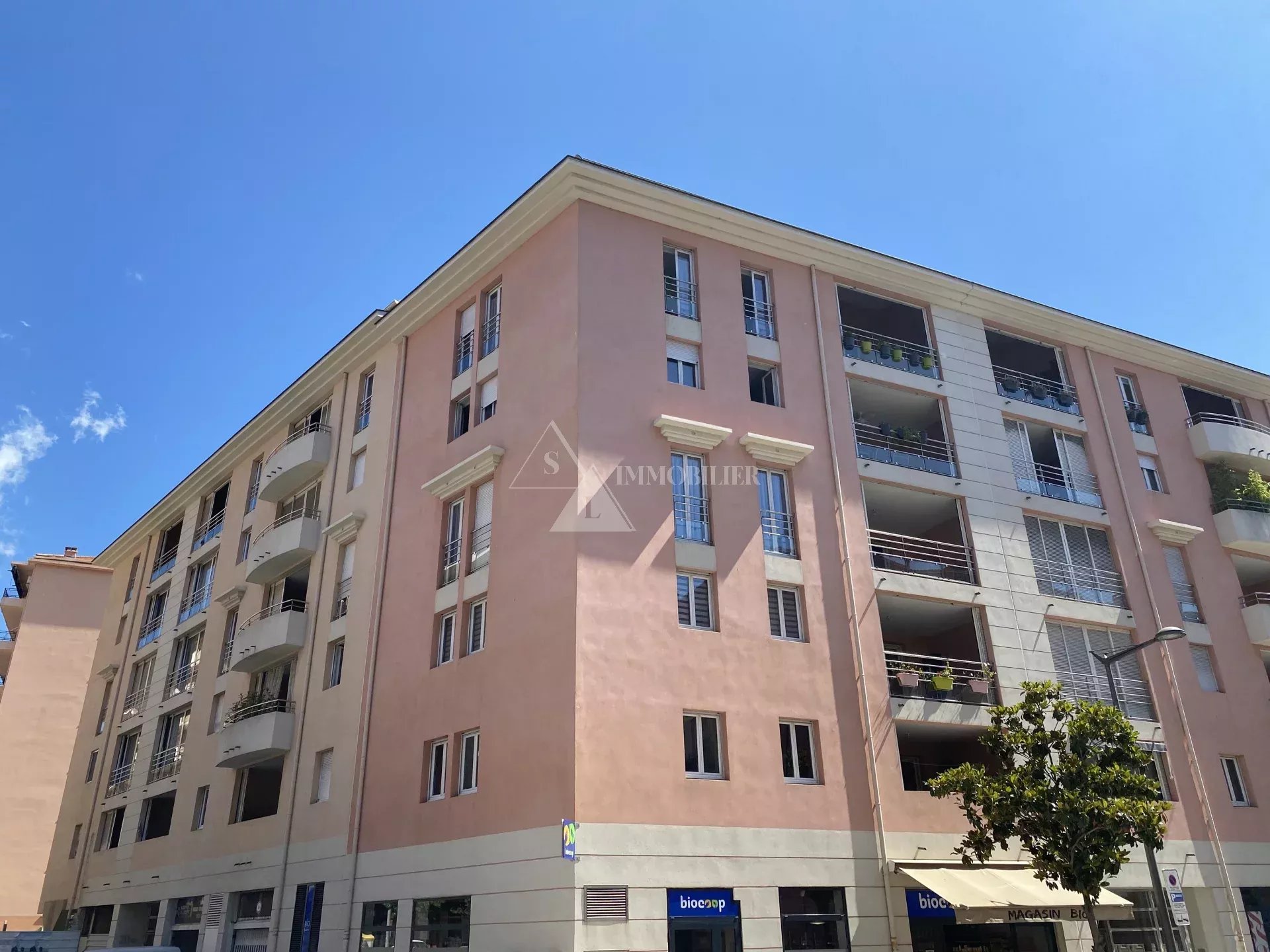 Agence immobilière de 