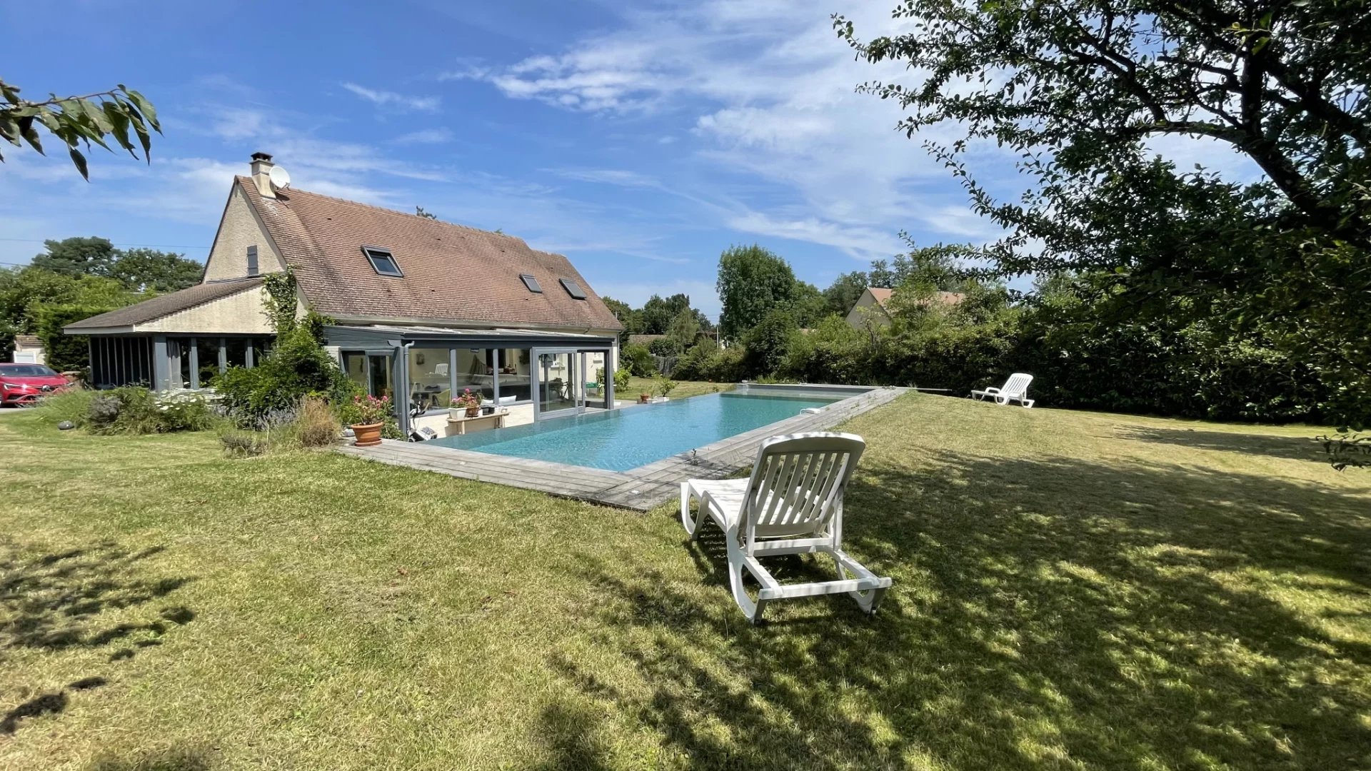 MAISON TRADITIONNELLE DE 165M2 AVEC PISCINE ET GARAGE SUR 16