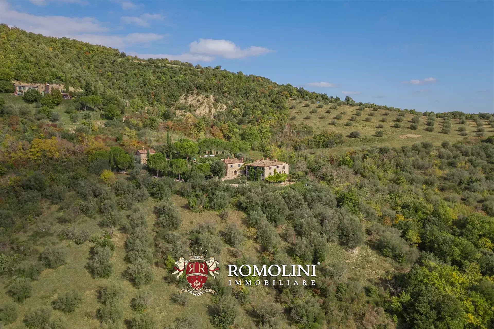 BORGO RISTRUTTURATO CON PISCINA IN VENDITA A UMBERTIDE
