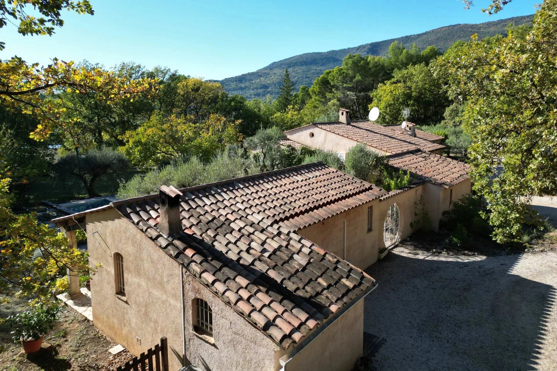 Single-storey villa with studio - Fayence