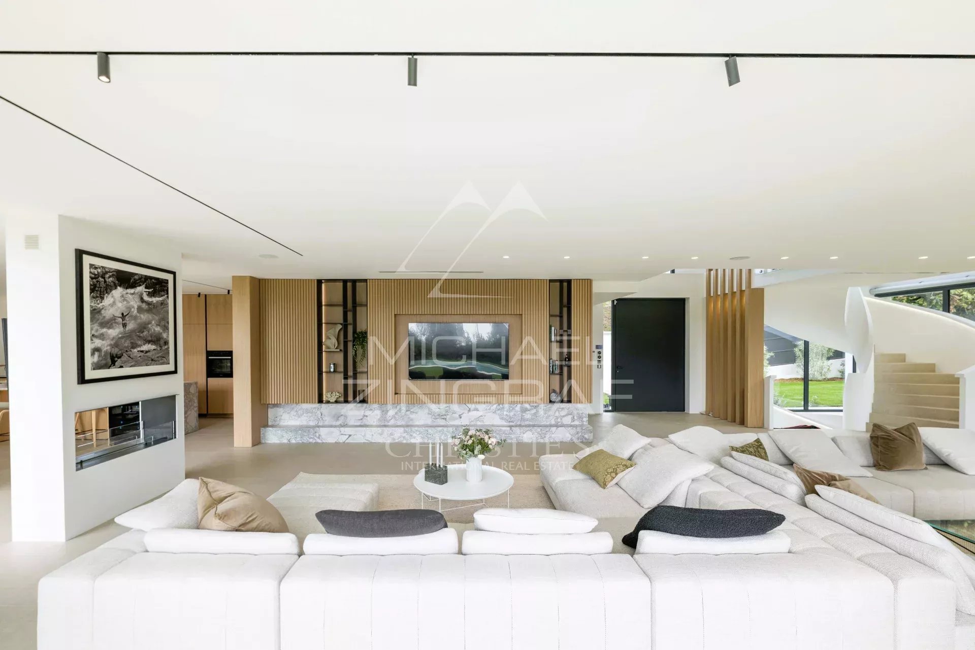 8 Bedroom Villa/Townhouse's Image 6
