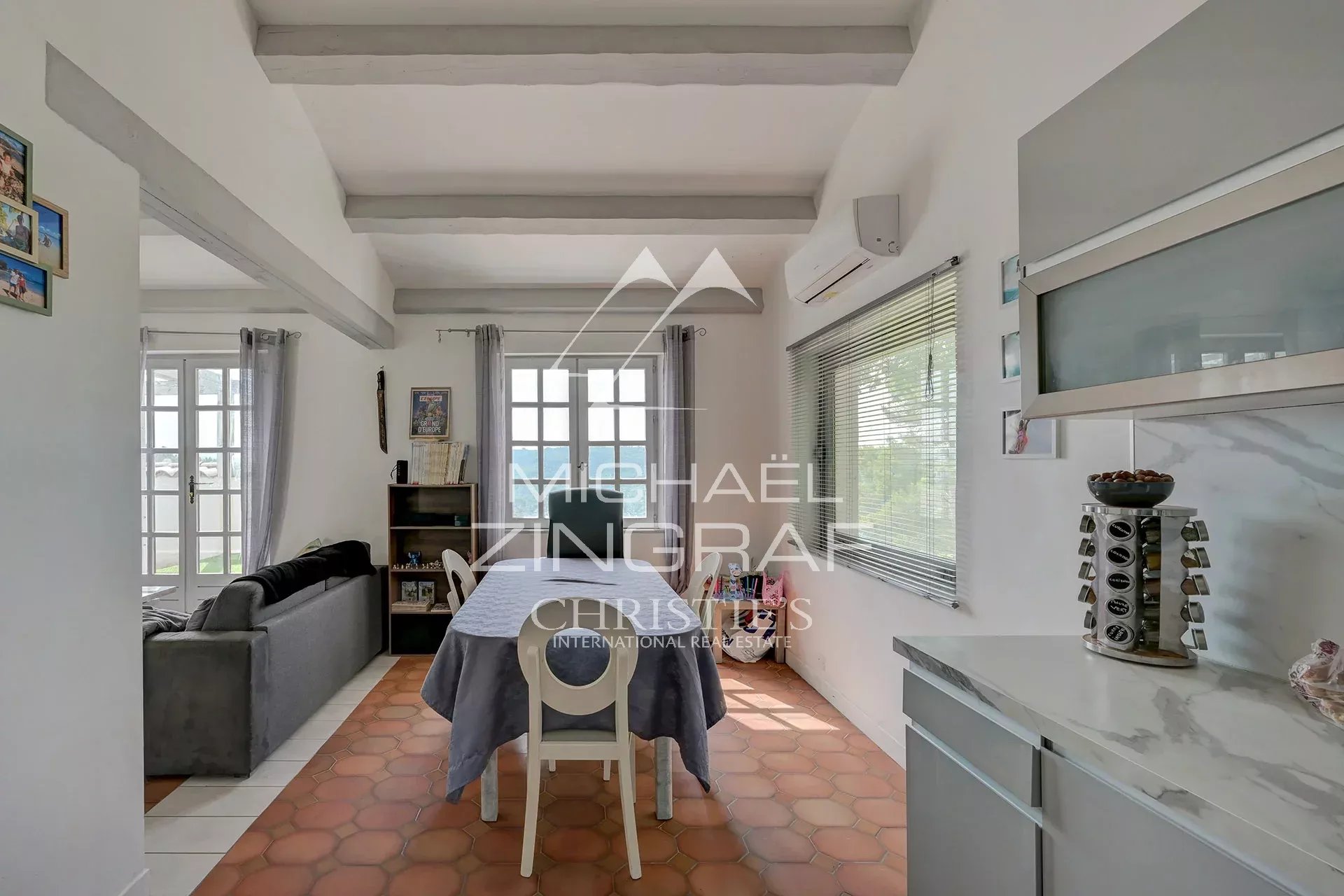 5 Bedroom Villa/Townhouse's Image 12