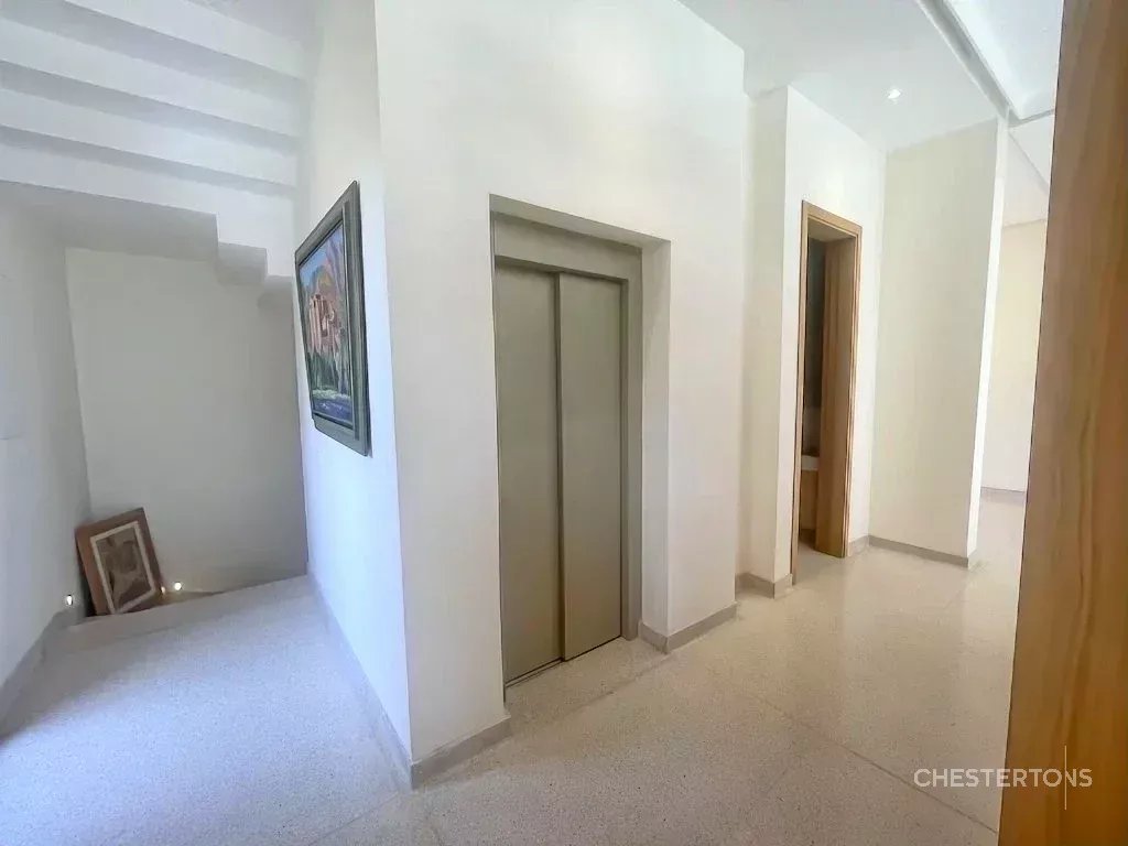  Image of Villa - 6 Bedrooms for Sale in Marrakech-Ménara-Marrakech-Morocco, Image 19