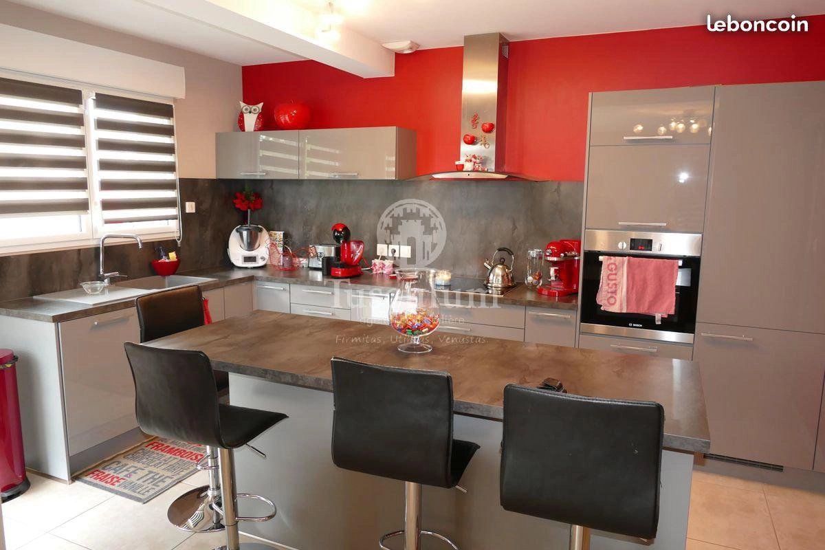 Maison mitoyenne d'un côté AUMETZ