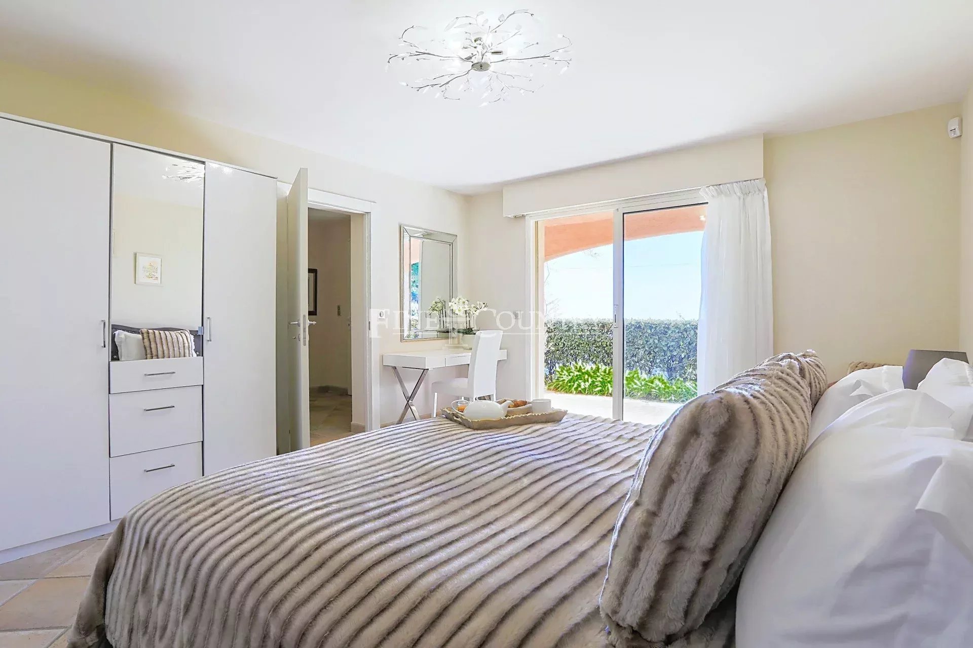 Photo of Villa for sale in Théoule-sur-Mer with panoramic sea view