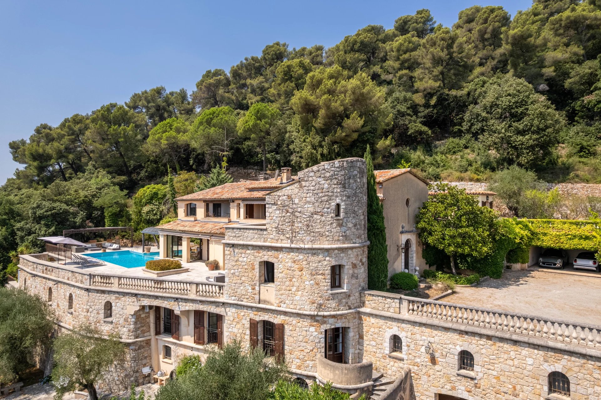Image of Villa - 12 Bedrooms for Sale in Alpes-Maritimes-Grasse-France, Image 2