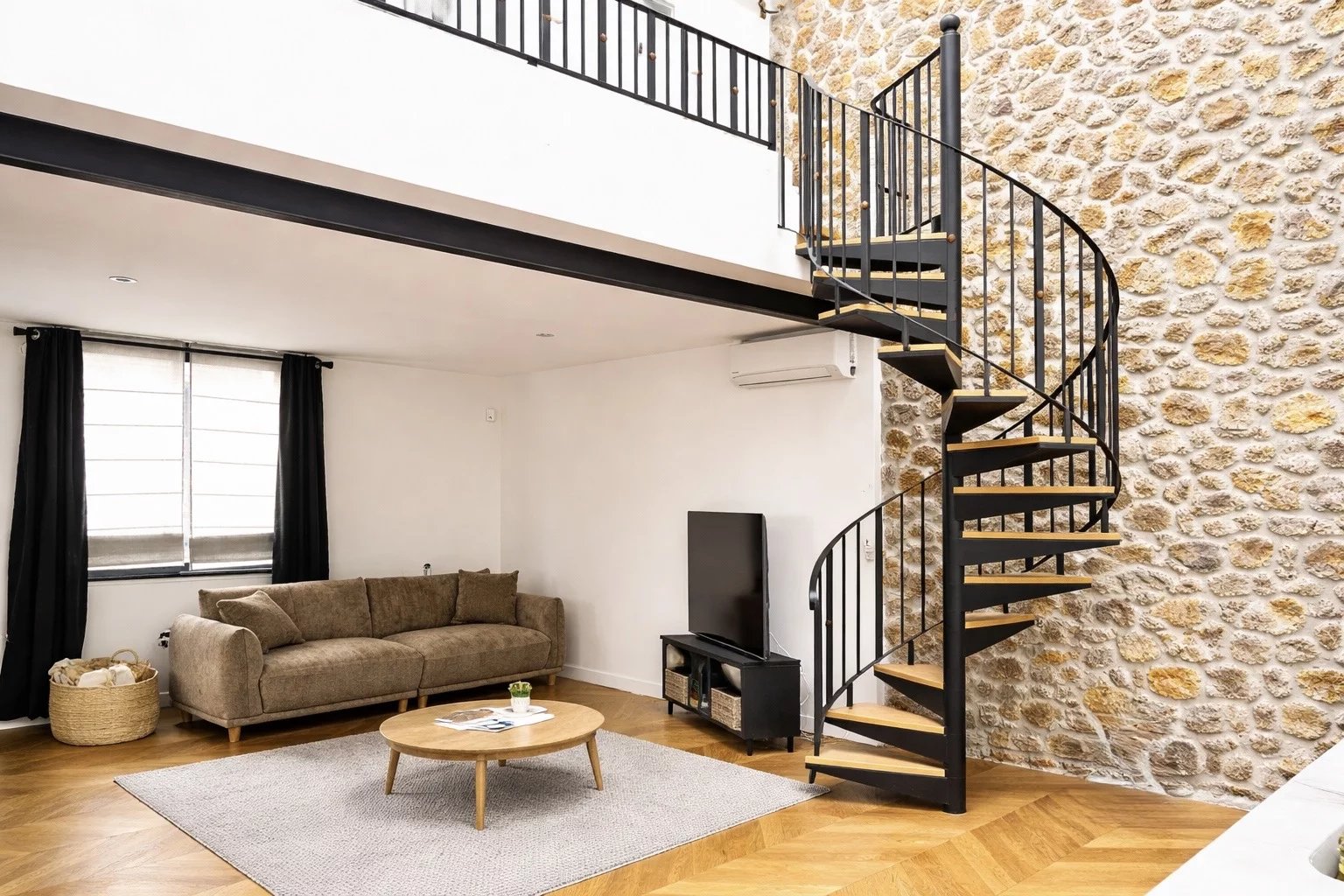 Maison de ville atypique 210 m² – Loft industriel – Fort rendement locatif