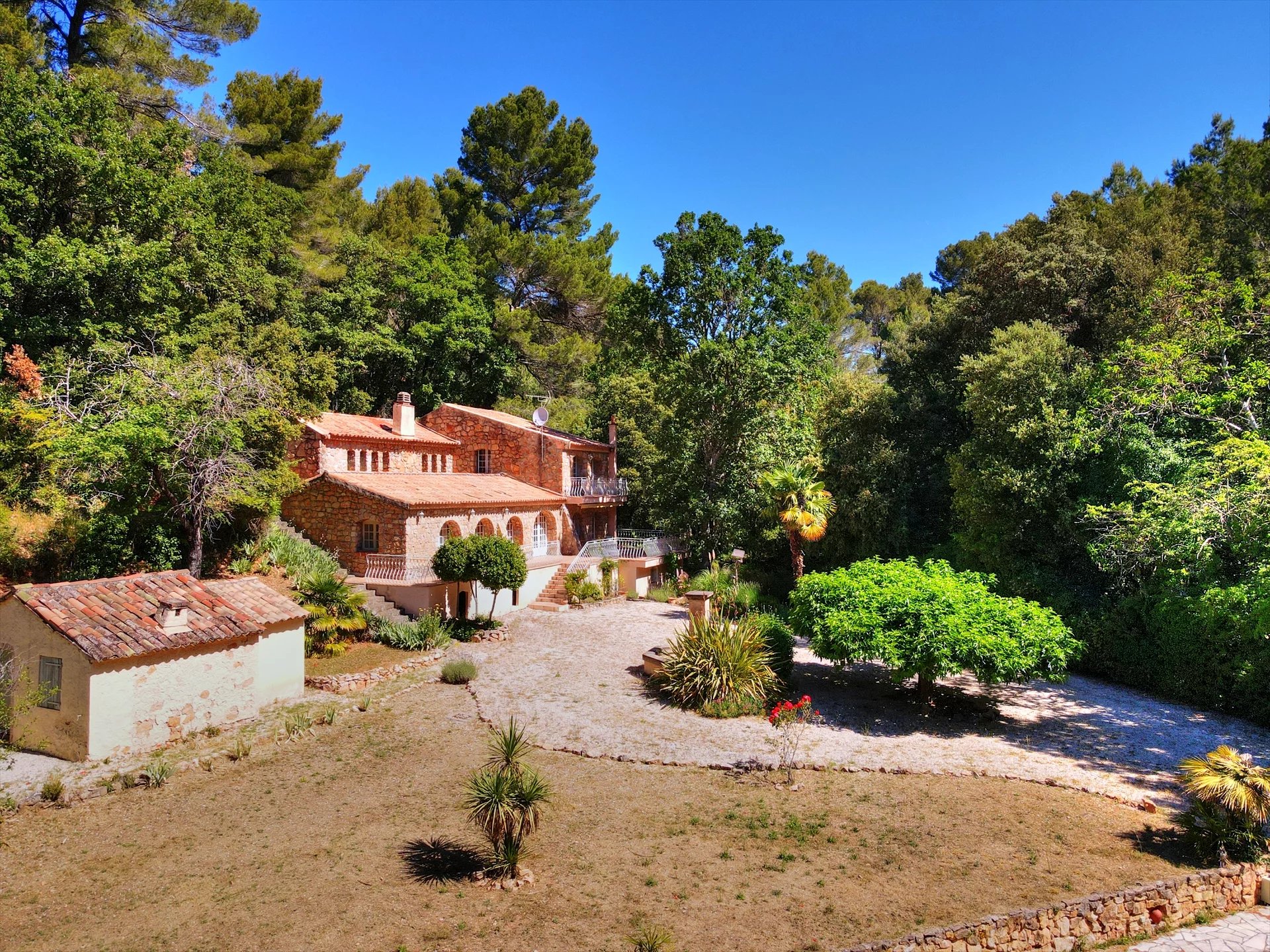 House in Aups - Image 5
