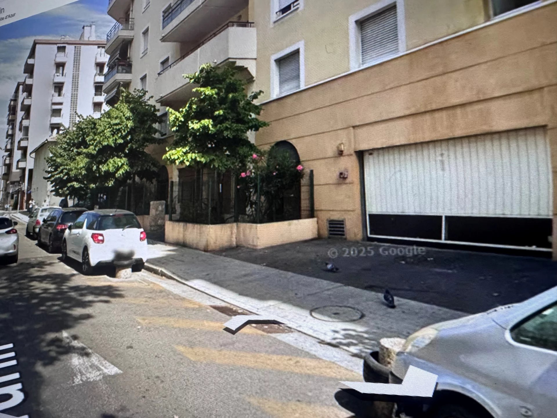 NICE Bon Voyage grand garage en sous sol