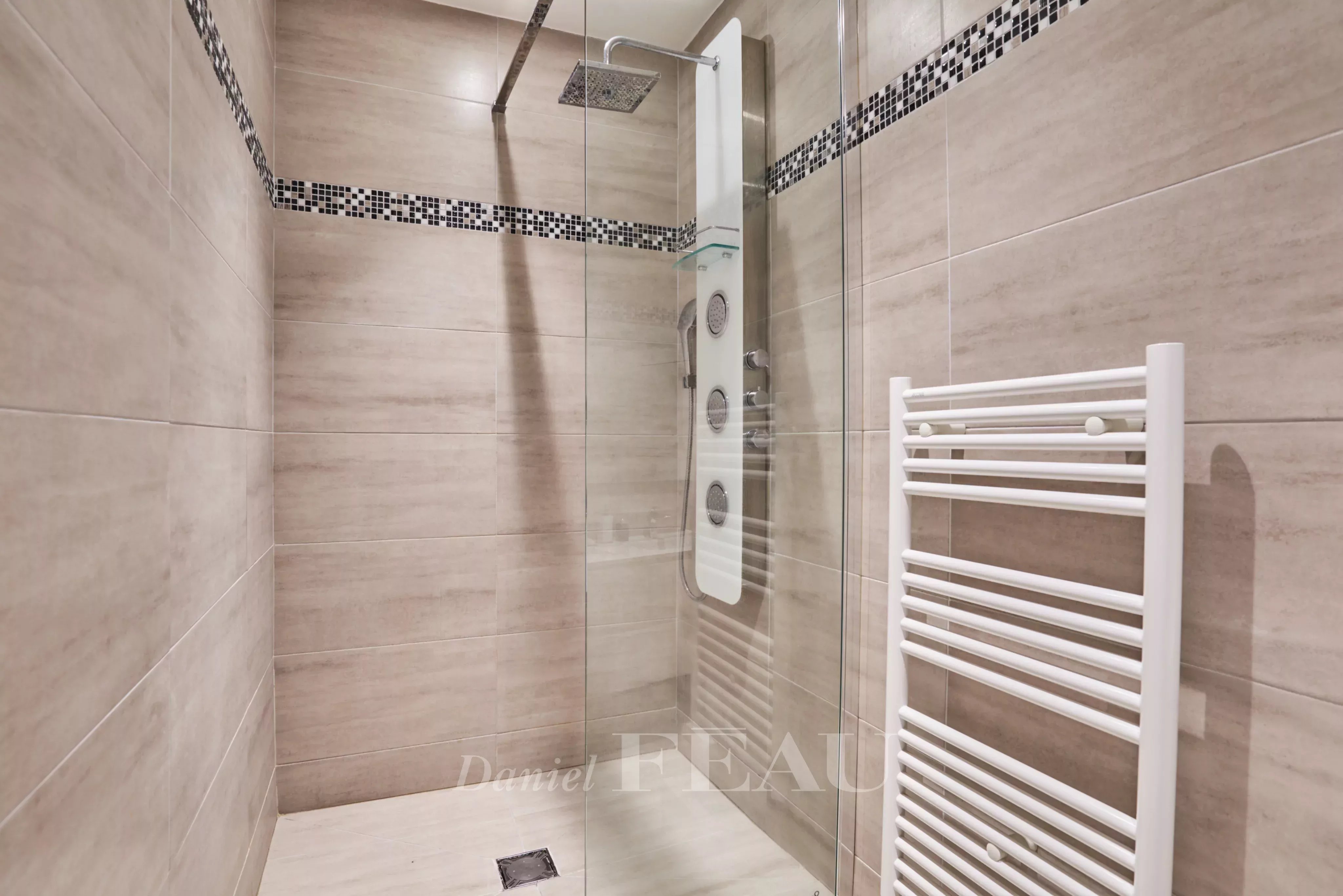 Sale Apartment Paris 16th