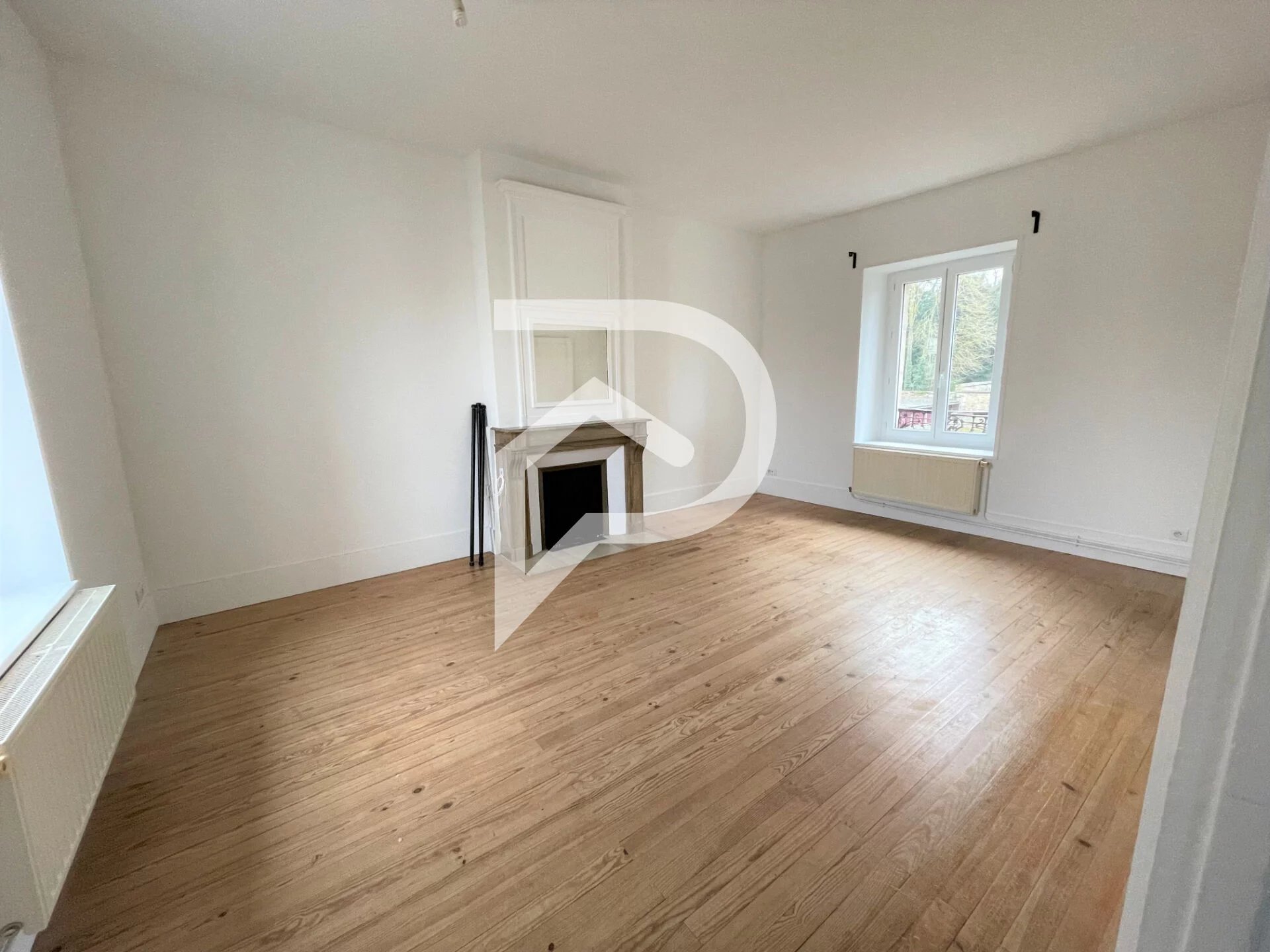 APT A LOUER 1 CHAMBRE AVEC GARAGE CREPY EN VALOIS