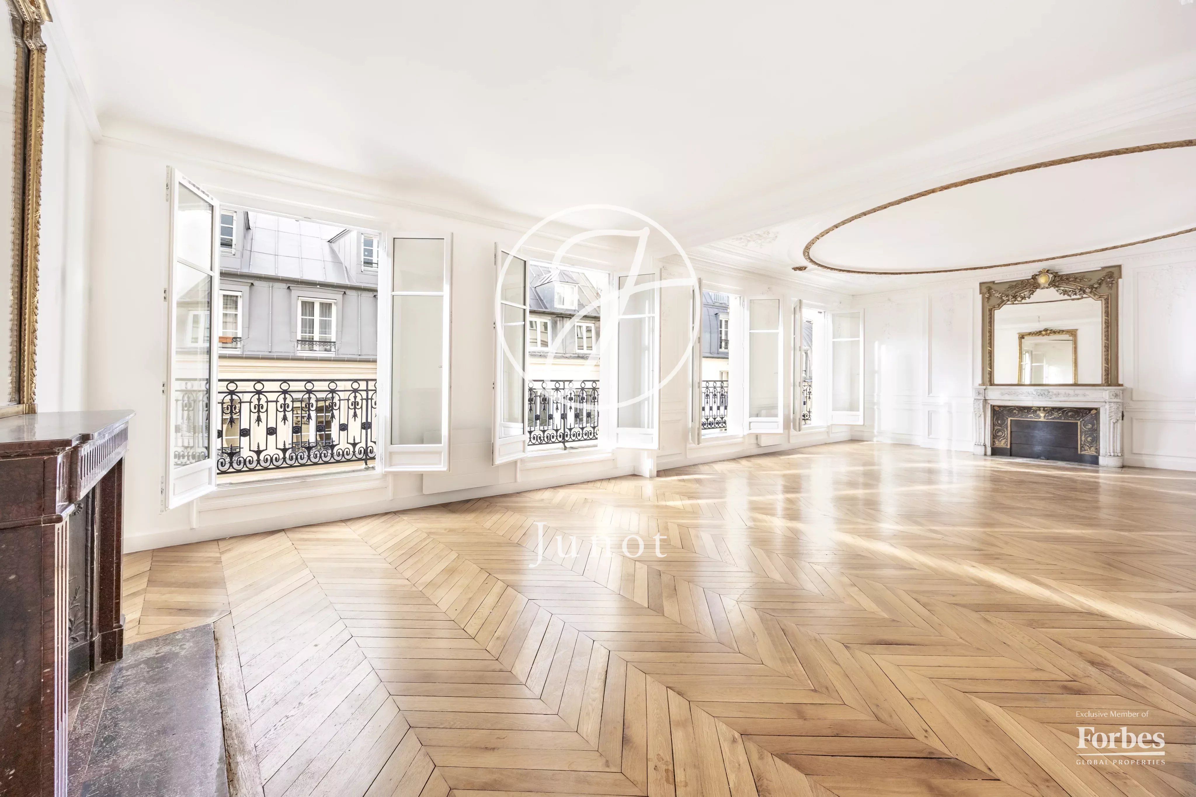 Location Appartement Paris 8ème