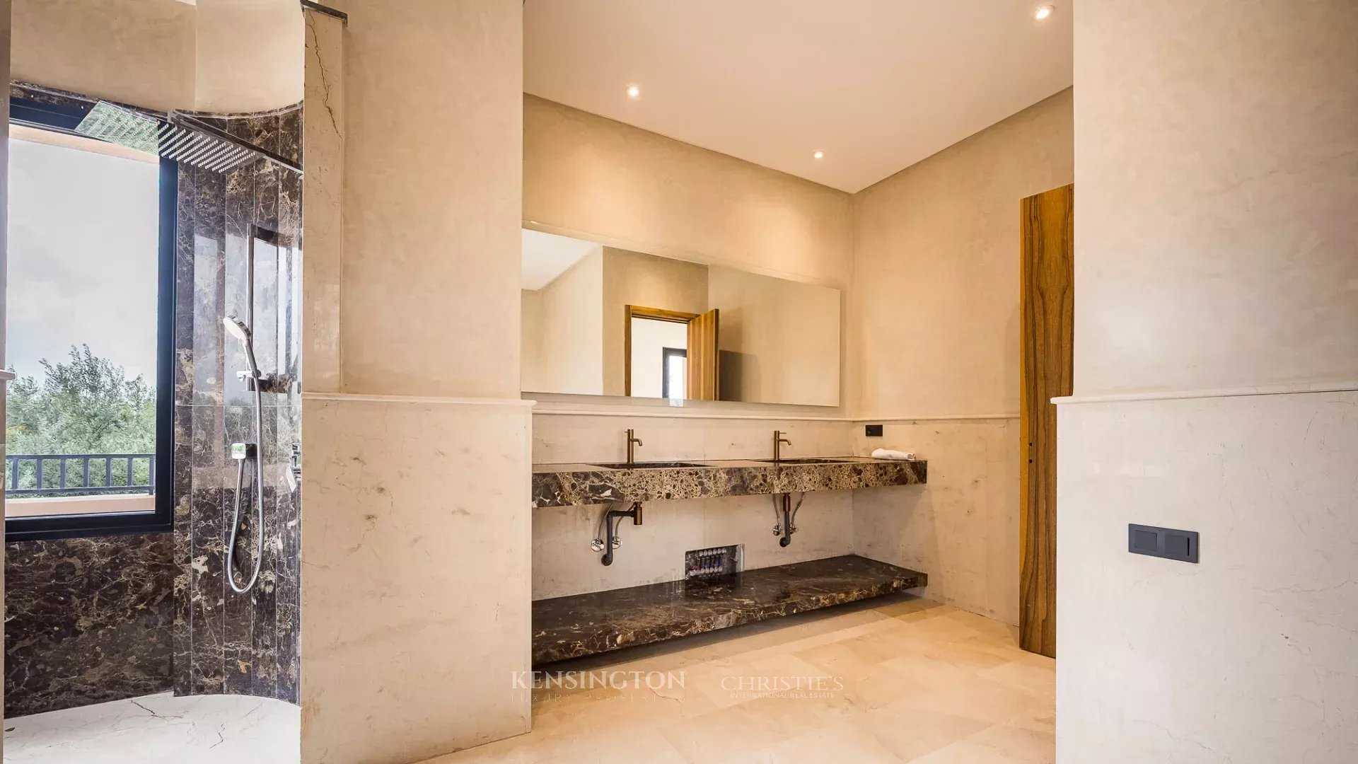 6 Bedroom Villa/Townhouse's Image 48