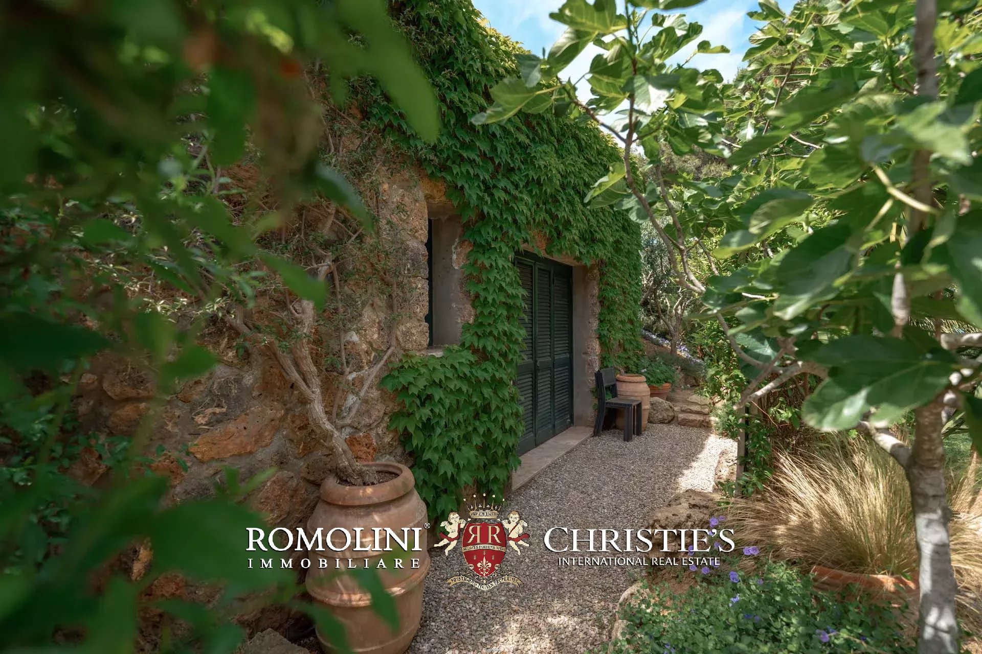 11 Bedroom Villa/Townhouse's Image 29