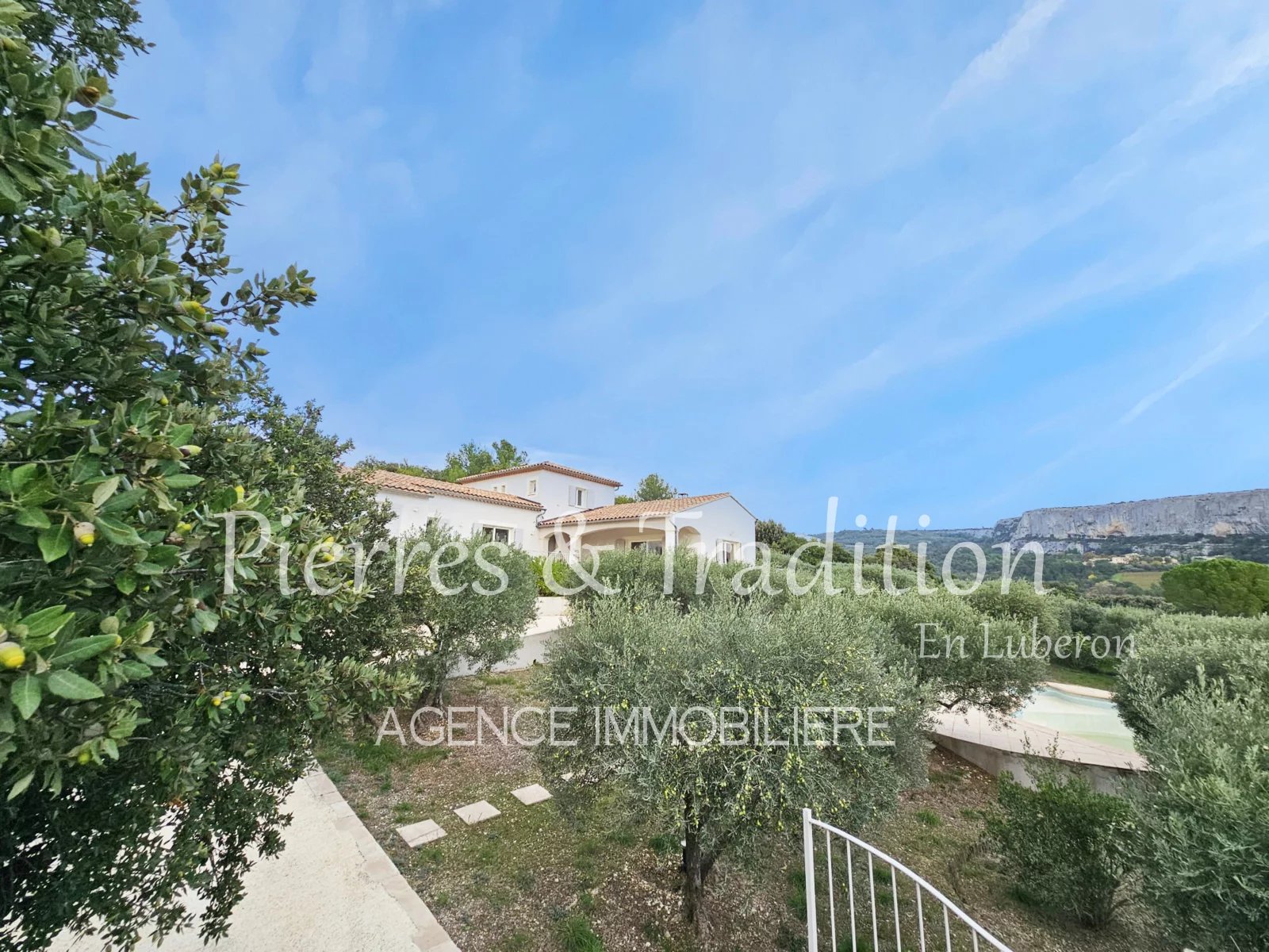 Charming Provencal Home with Pool in Lioux, France