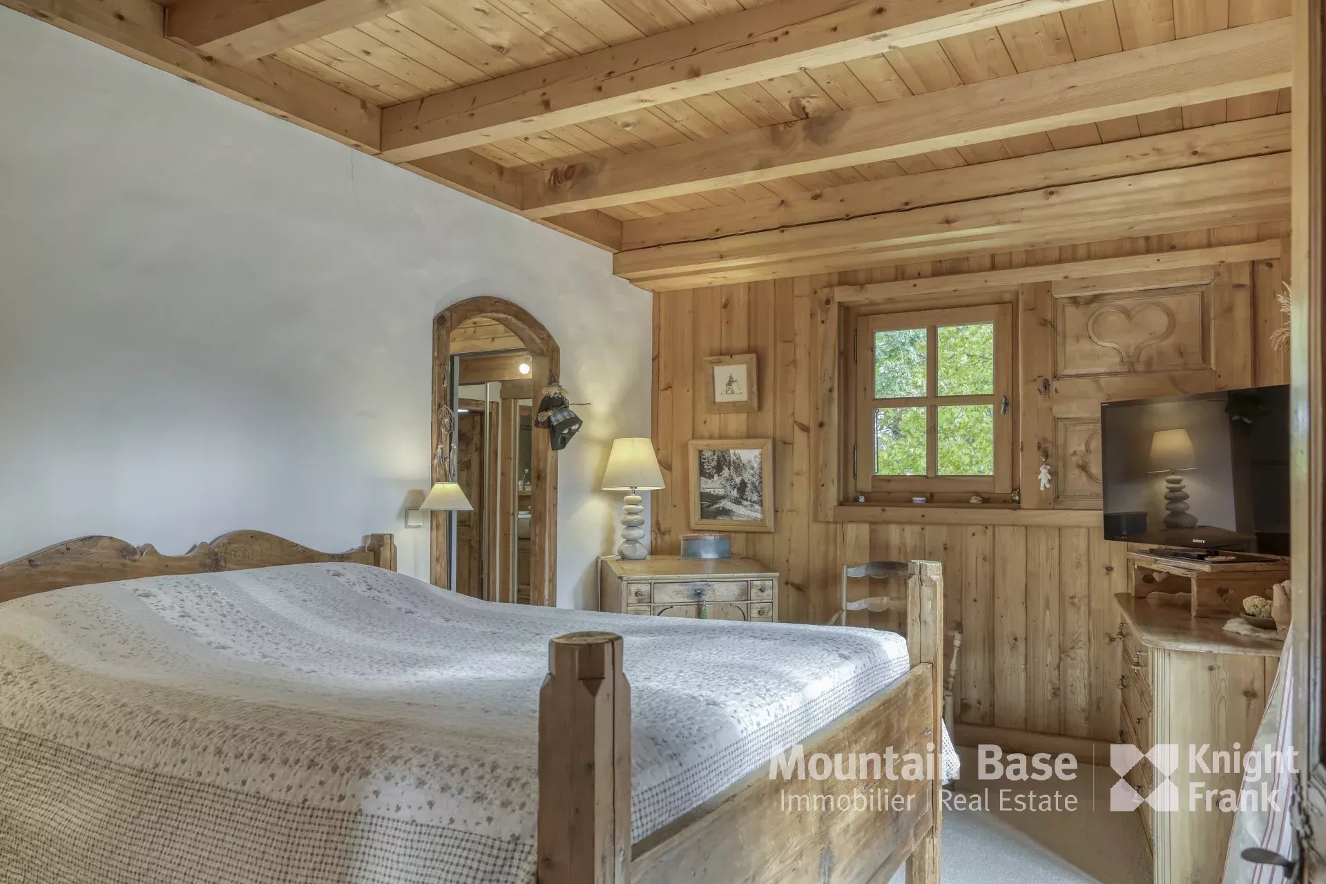 Photo of A beautiful, traditional 4-bedroom family chalet in Jaillet, Megève